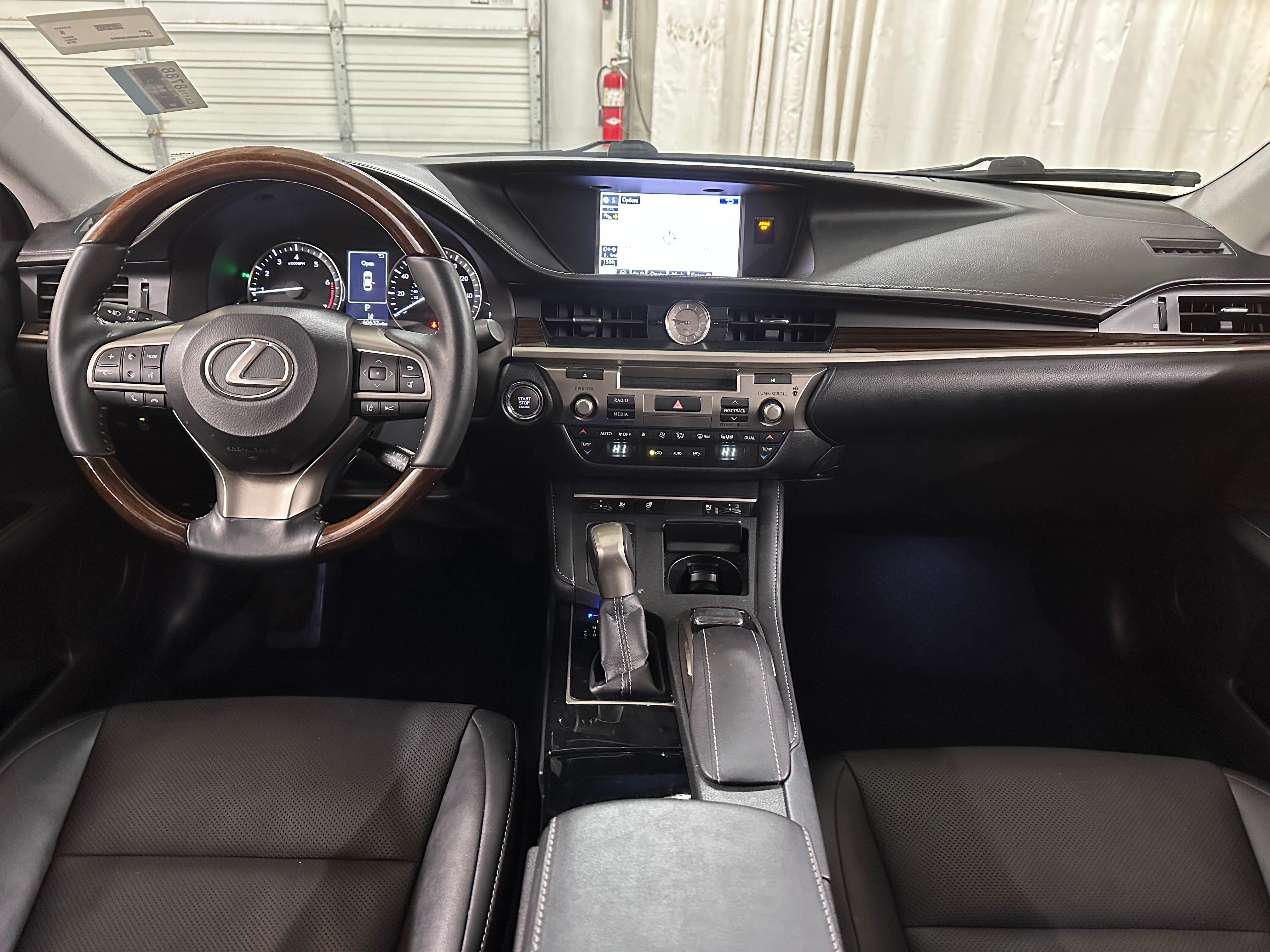 2016 Lexus ES 350 3