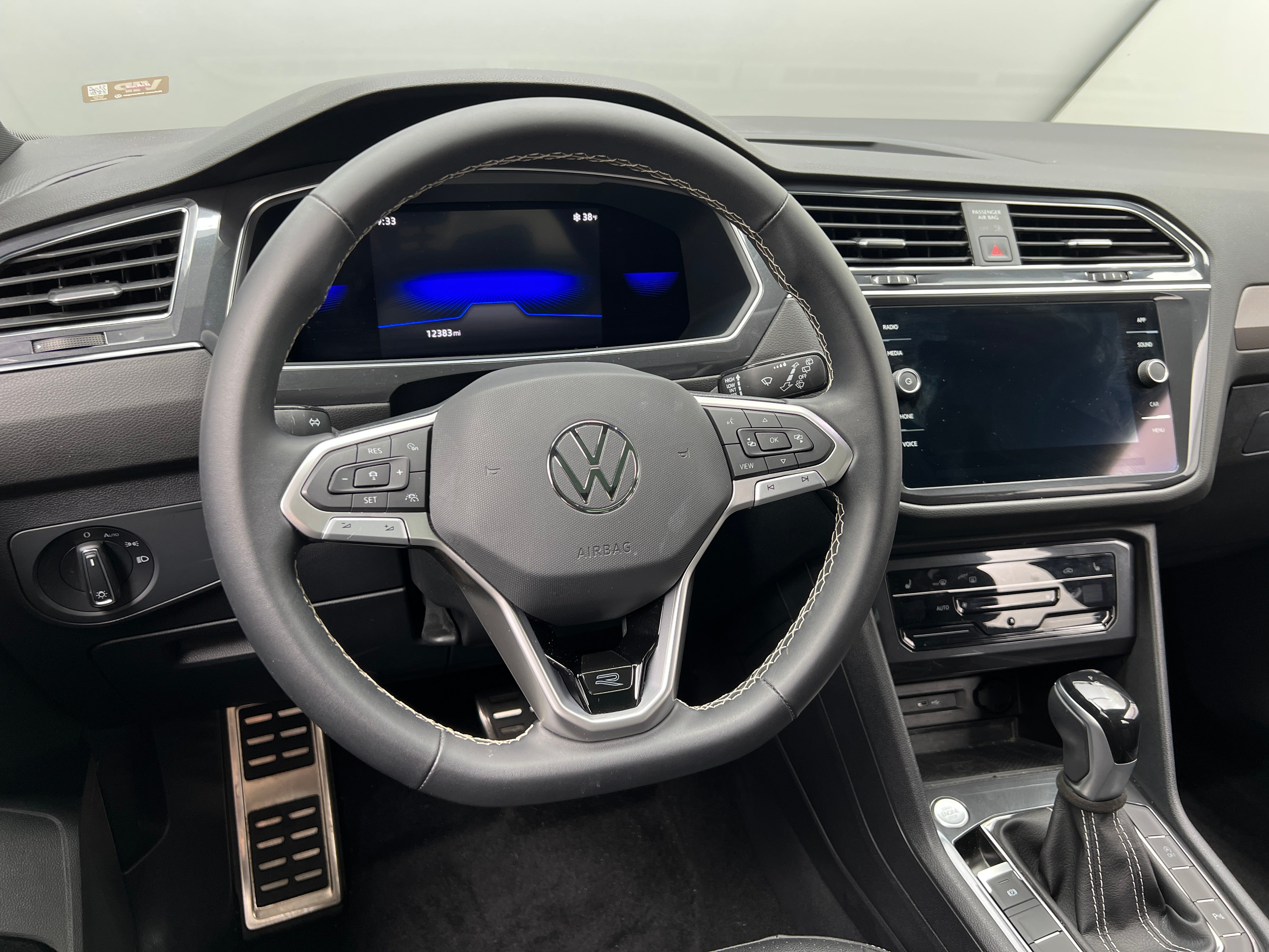 2023 Volkswagen Tiguan SE R-Line Black 5