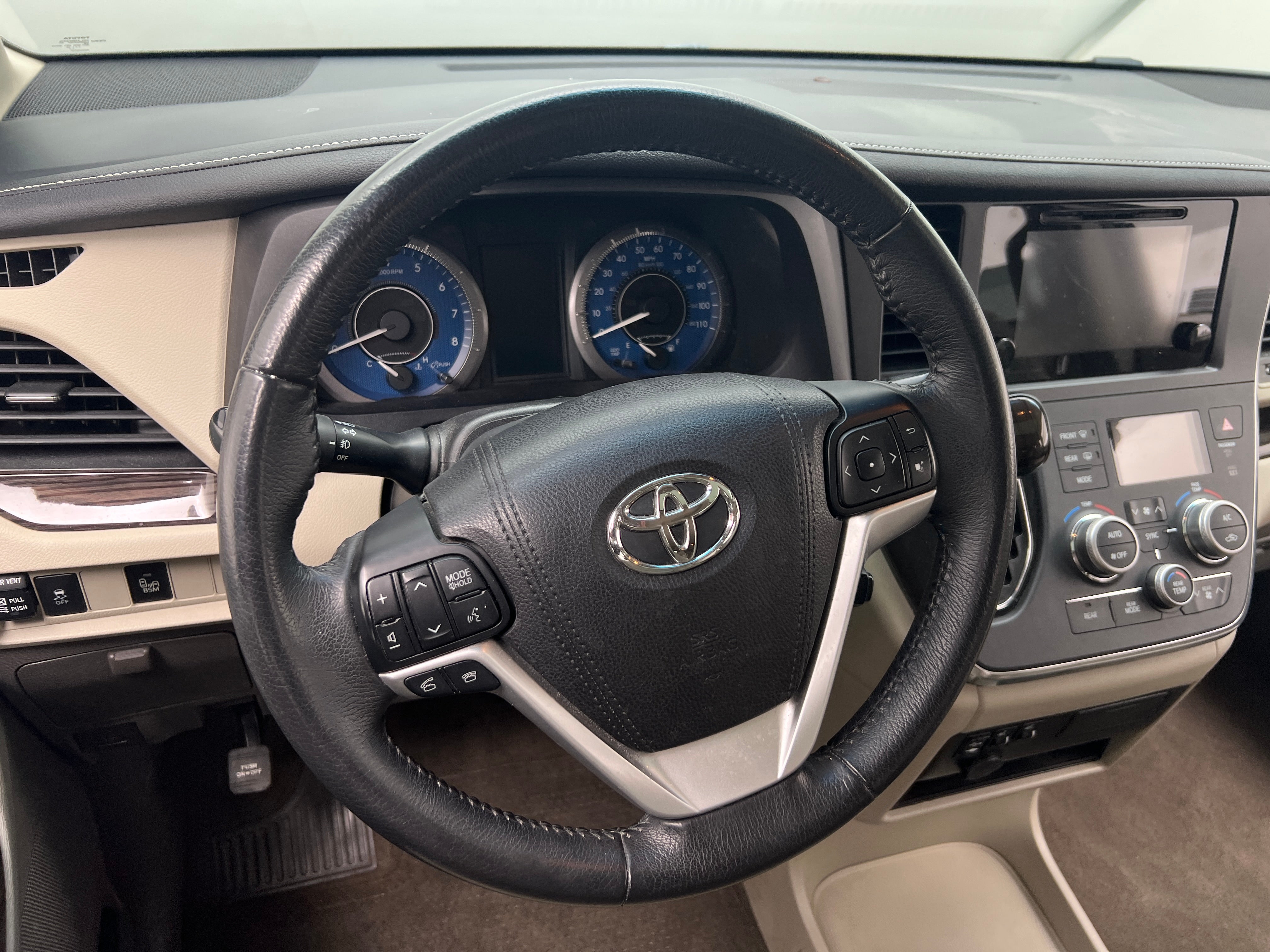 2017 Toyota Sienna XLE 4