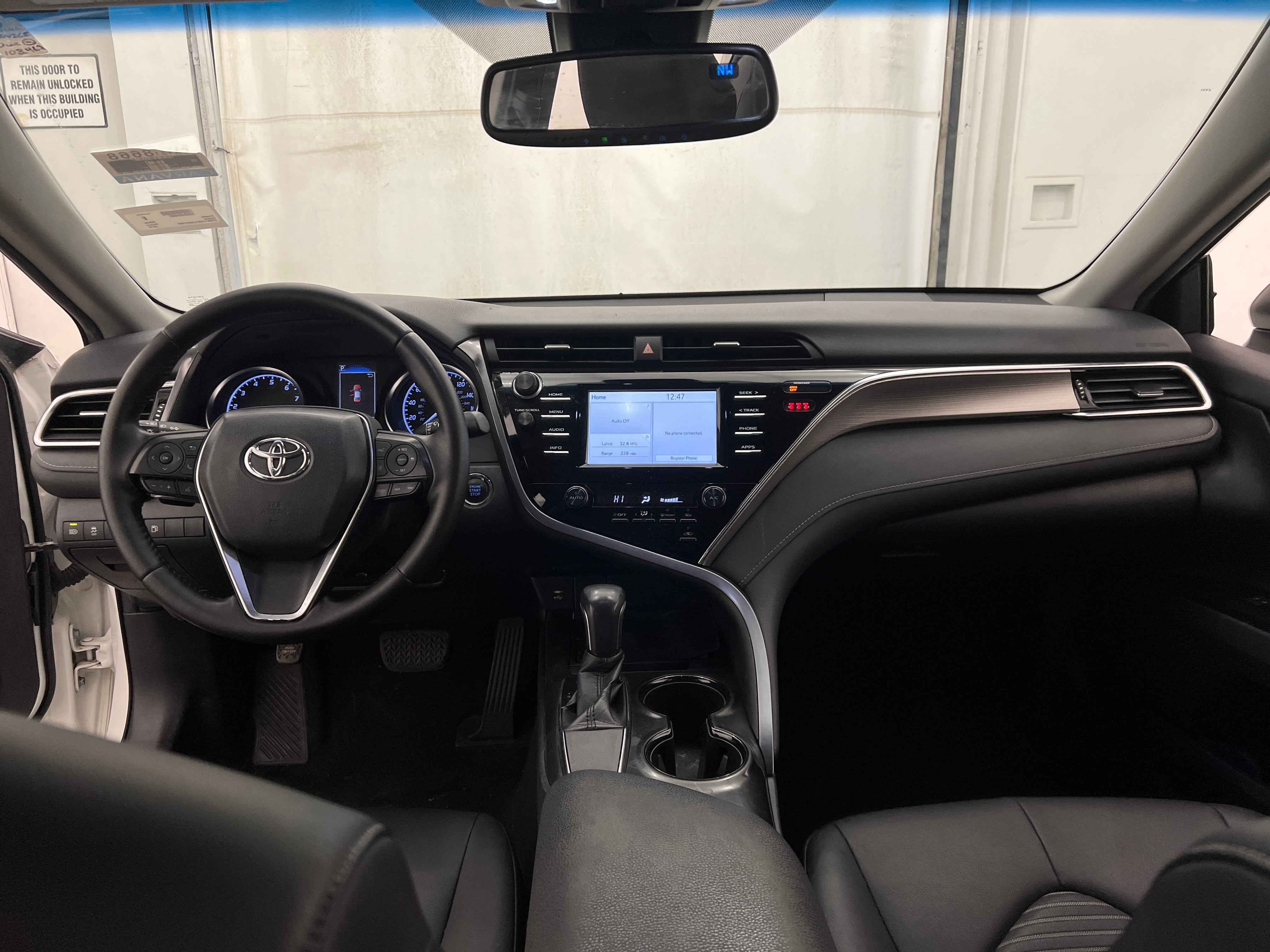 2018 Toyota Camry SE 2