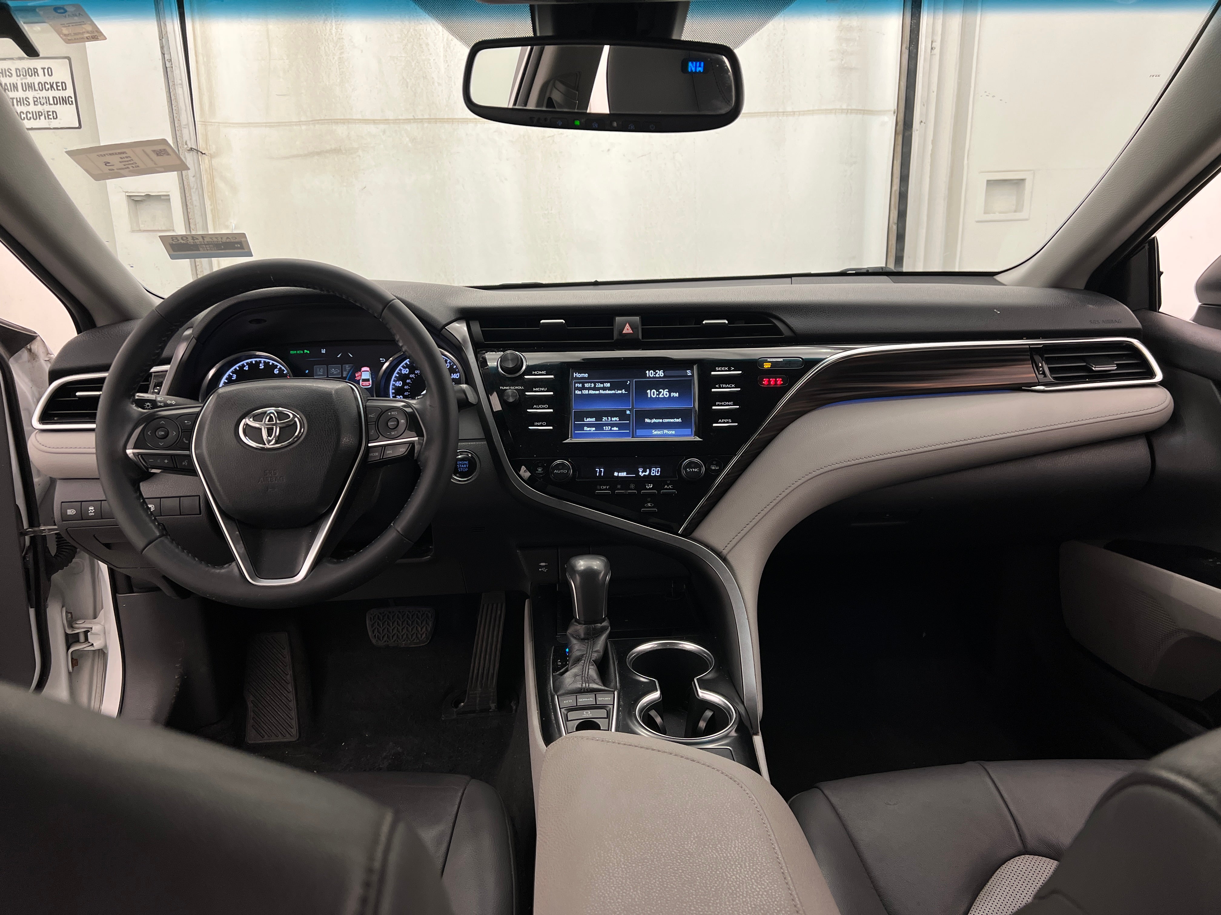 2018 Toyota Camry XLE 2