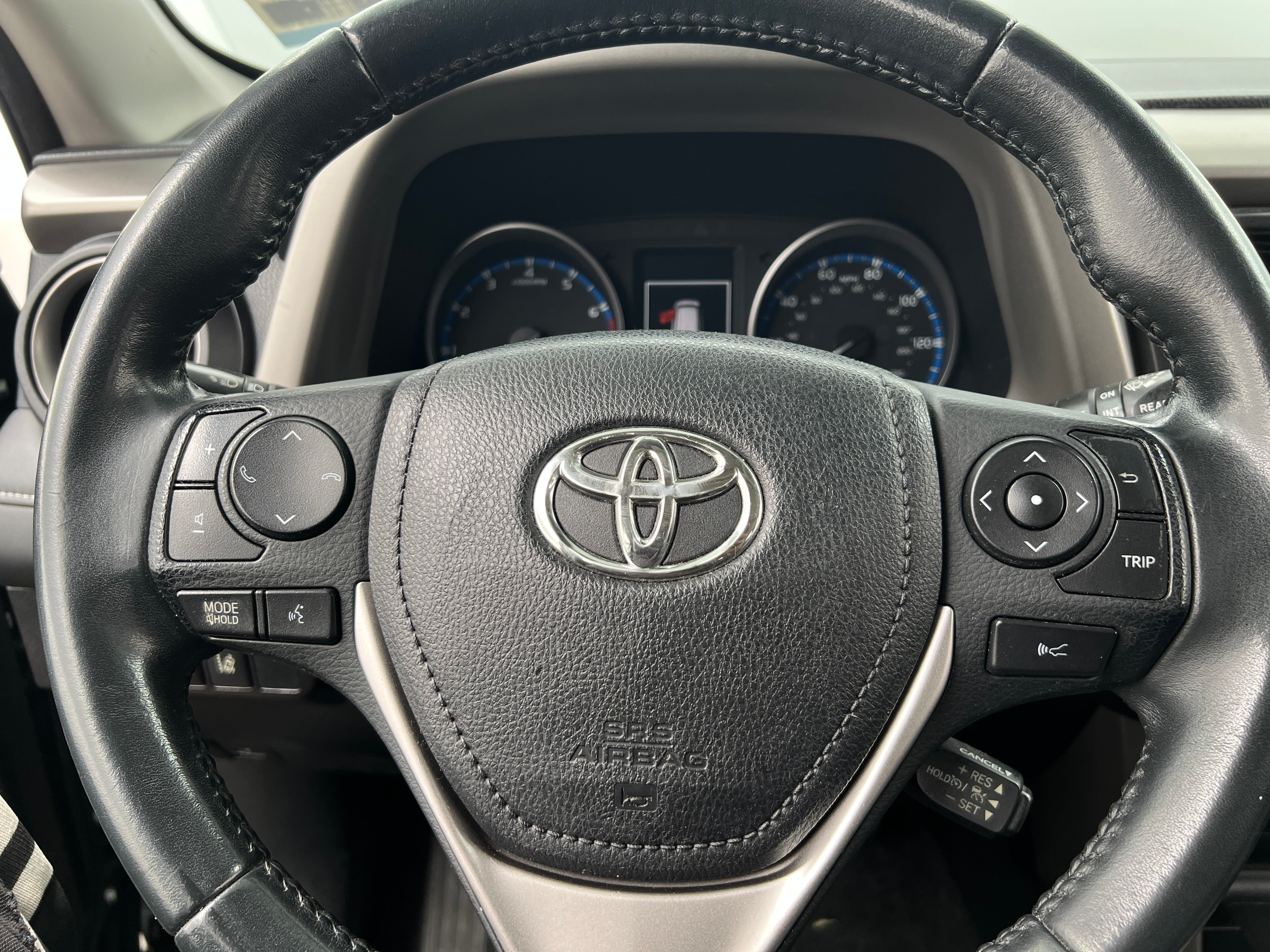 2017 Toyota RAV4 XLE 5