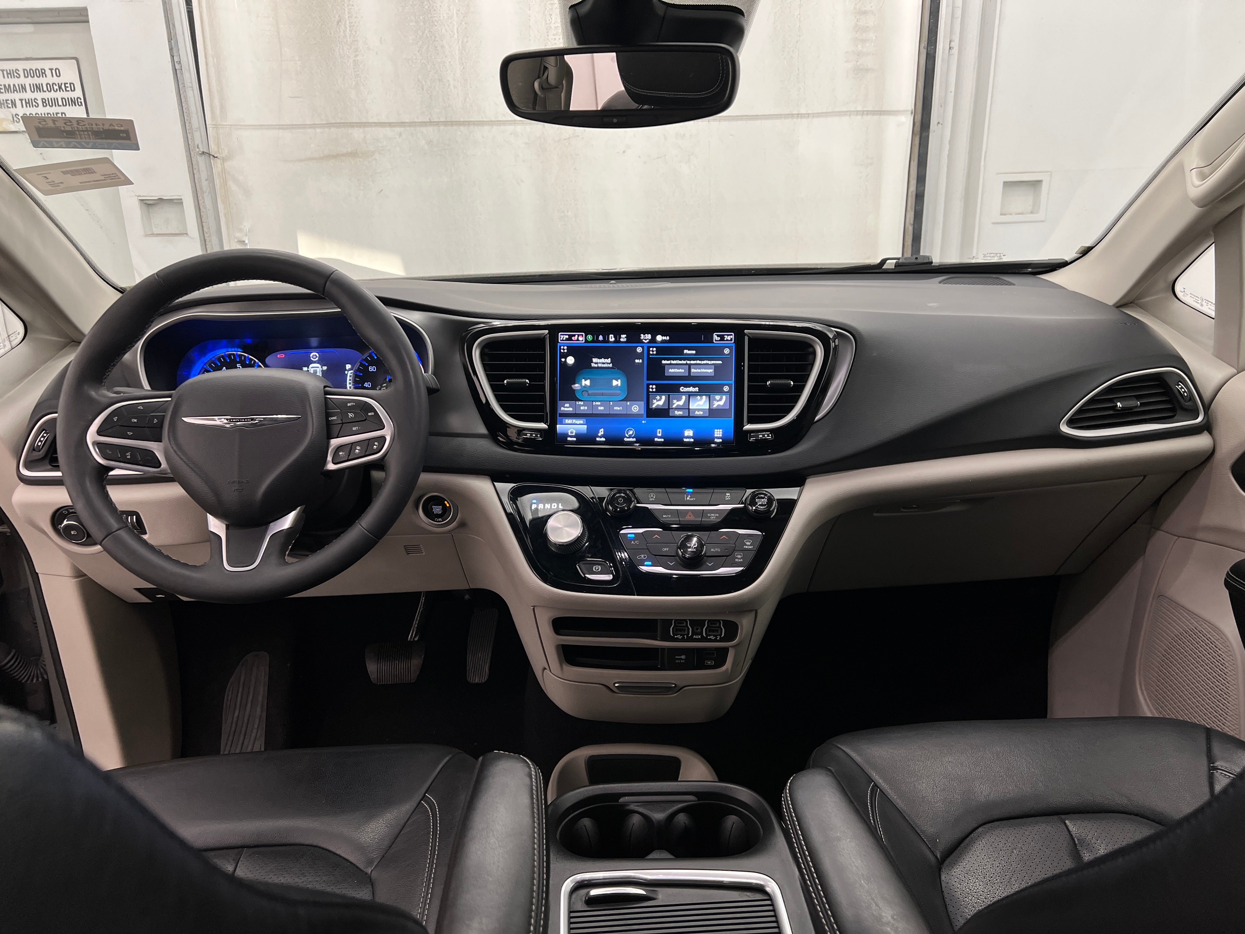 2022 Chrysler Pacifica Touring L 2