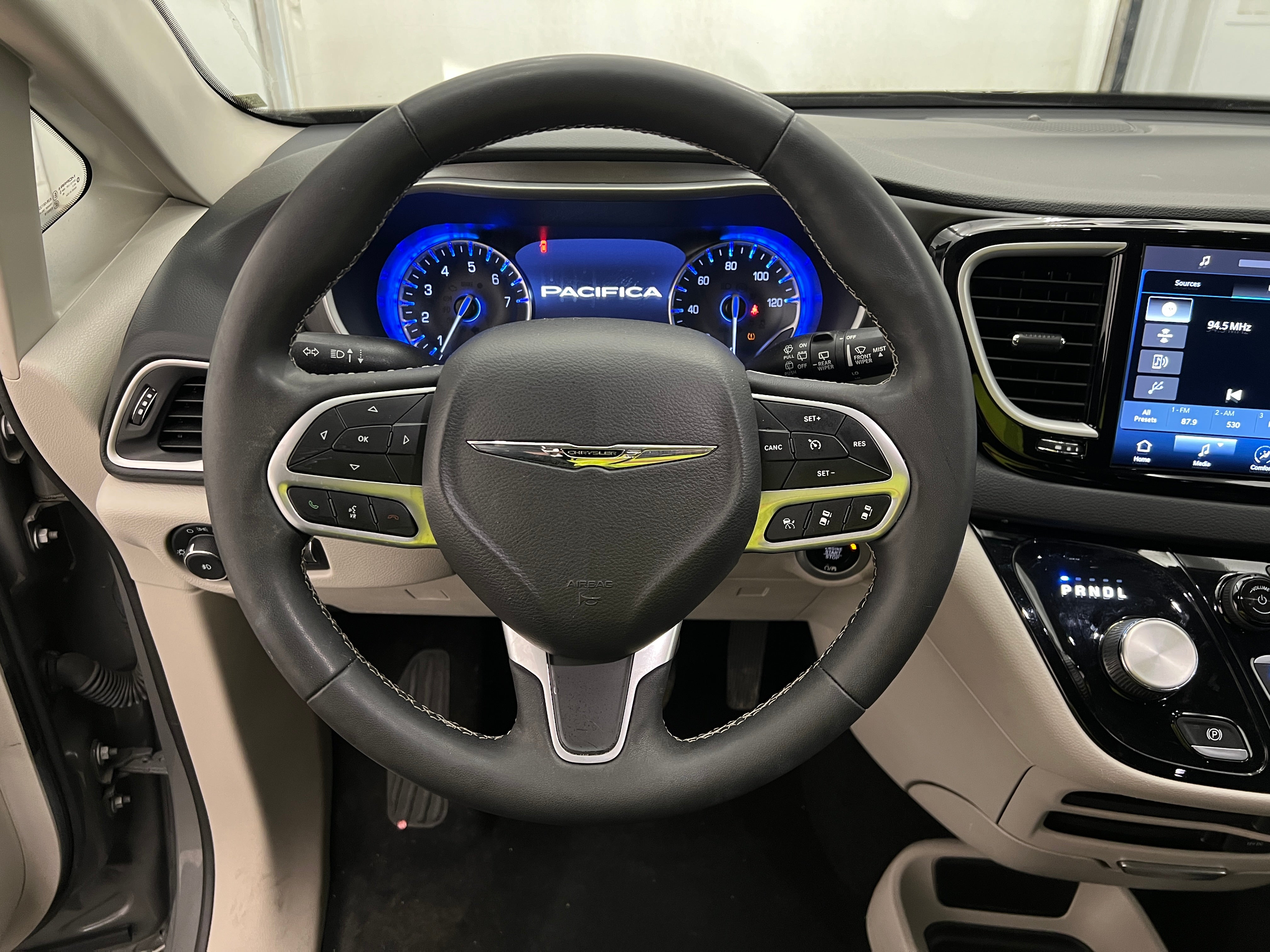 2022 Chrysler Pacifica Touring L 4