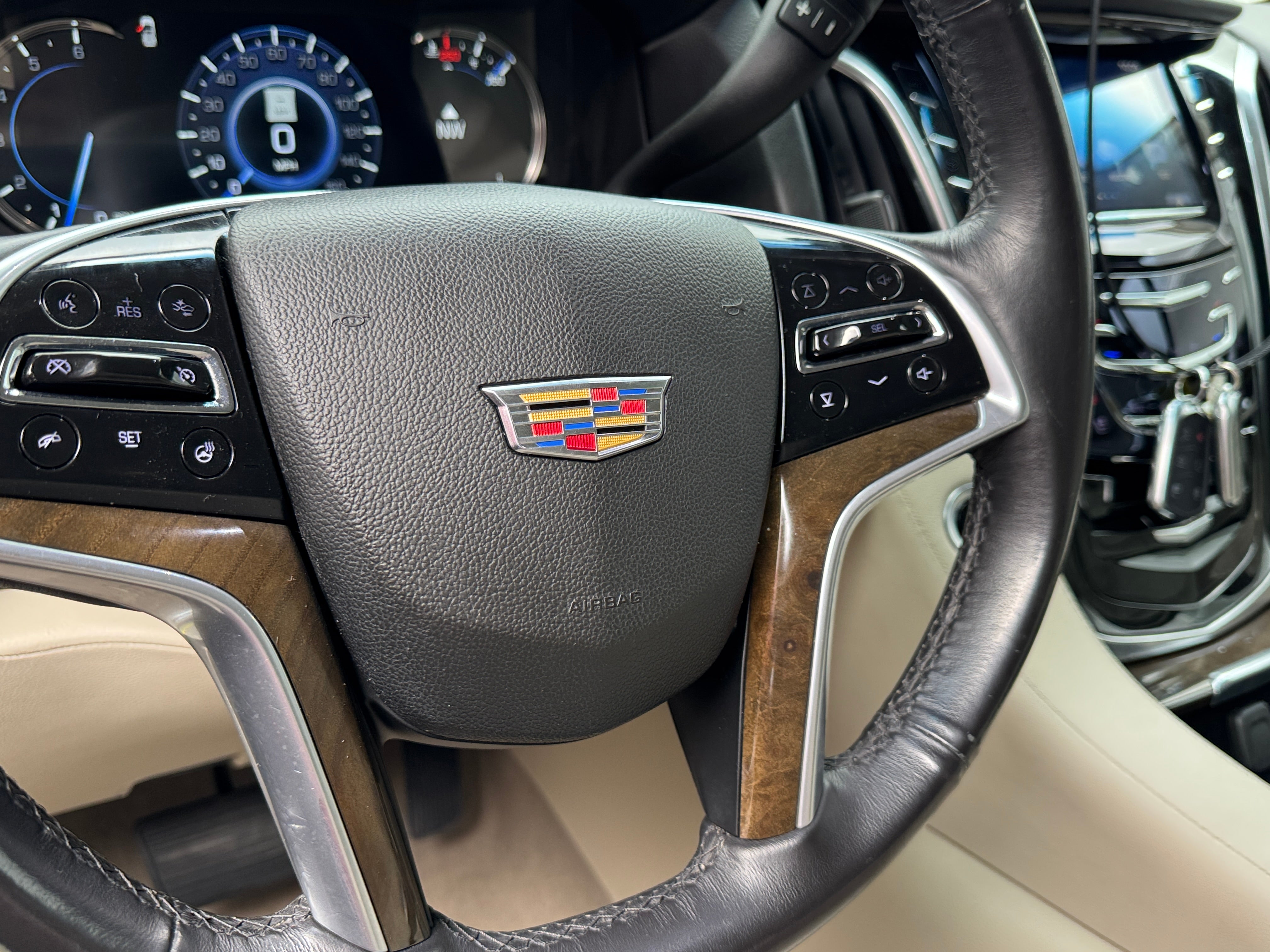 2019 Cadillac Escalade Luxury 4