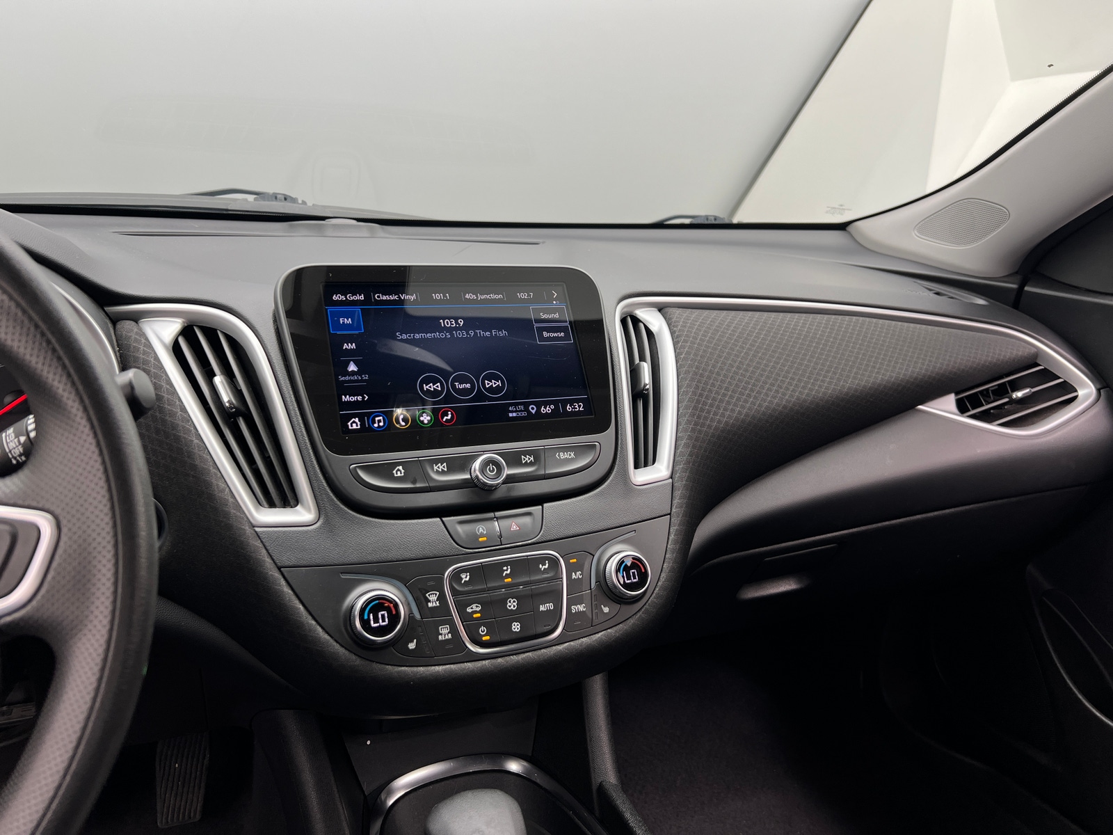 Thumbnail: 2022 Chevrolet Malibu - 4