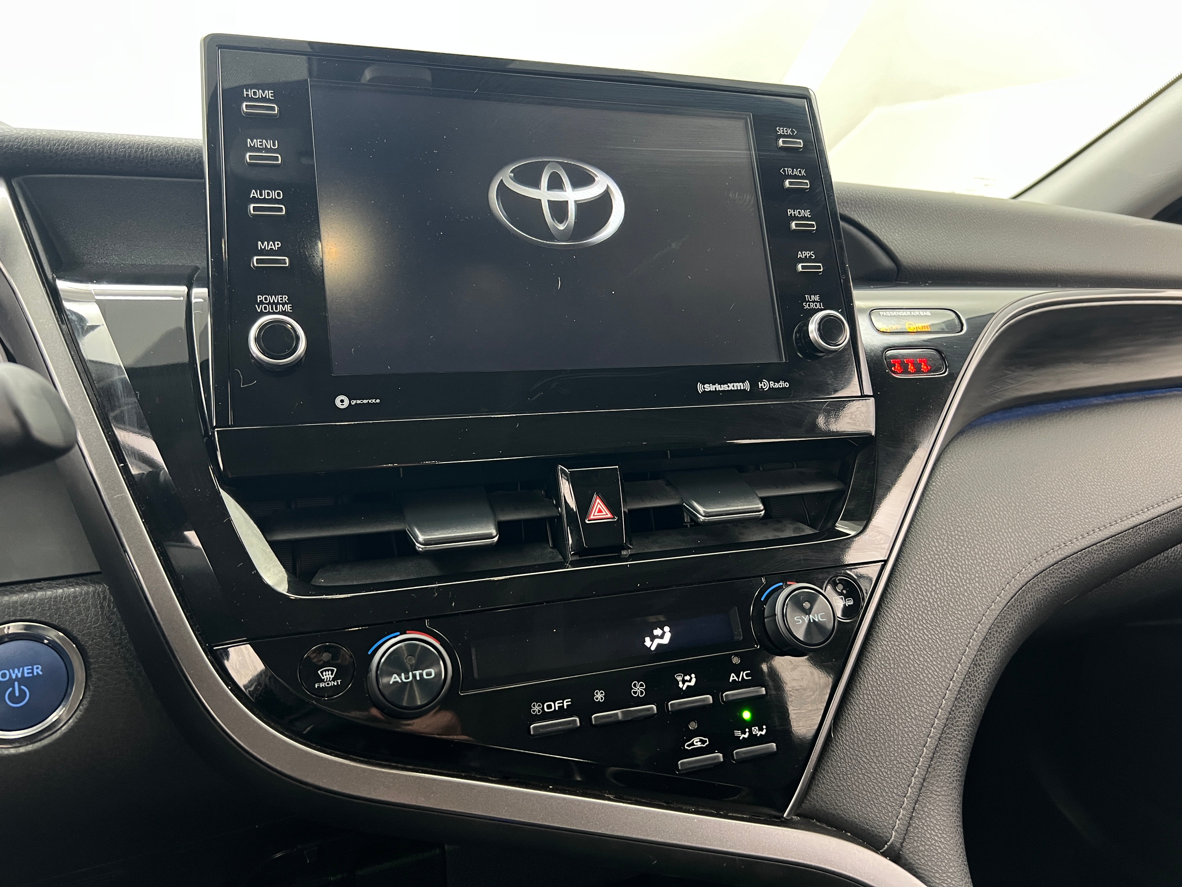 2023 Toyota Camry XLE 3