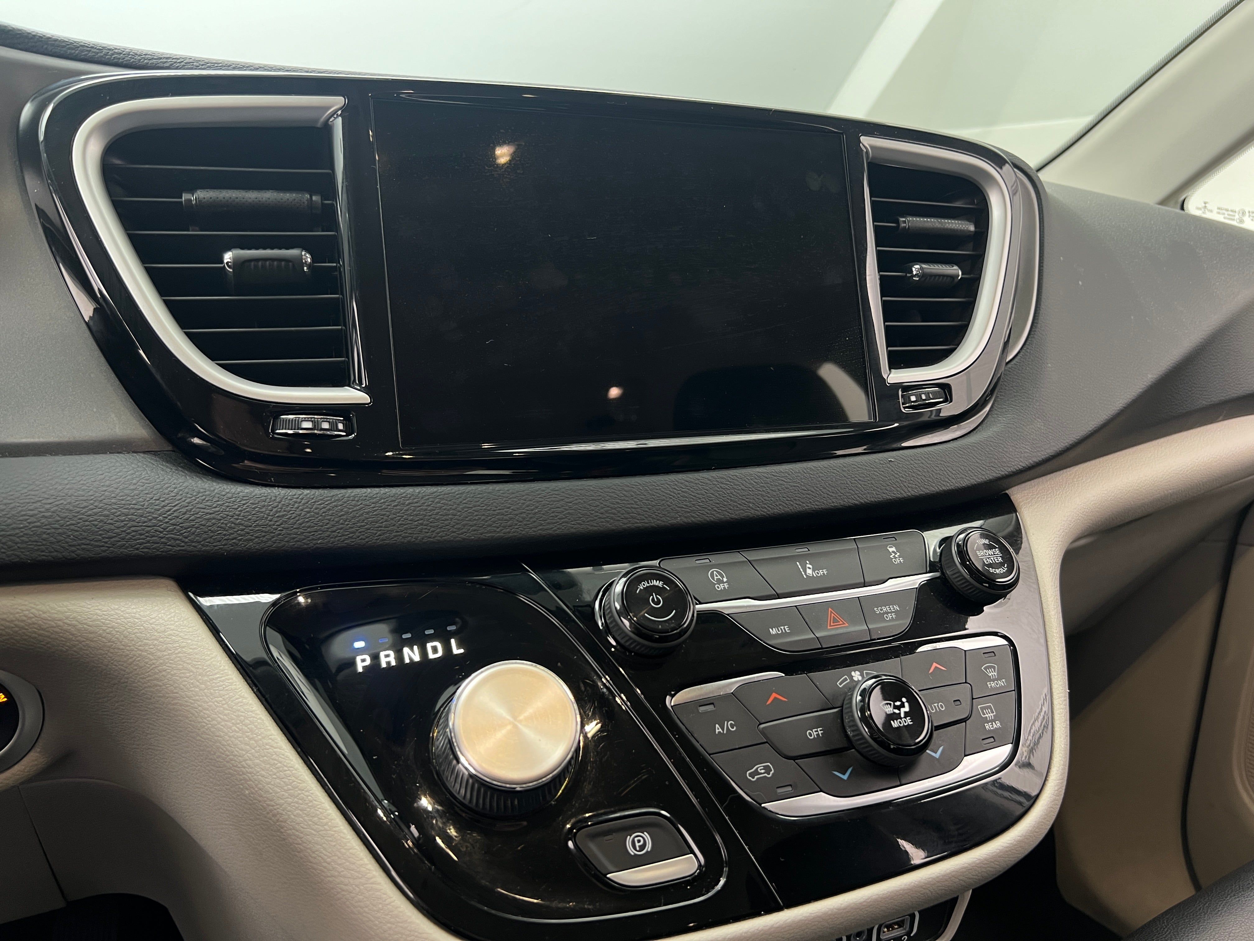 2022 Chrysler Pacifica Touring L 3