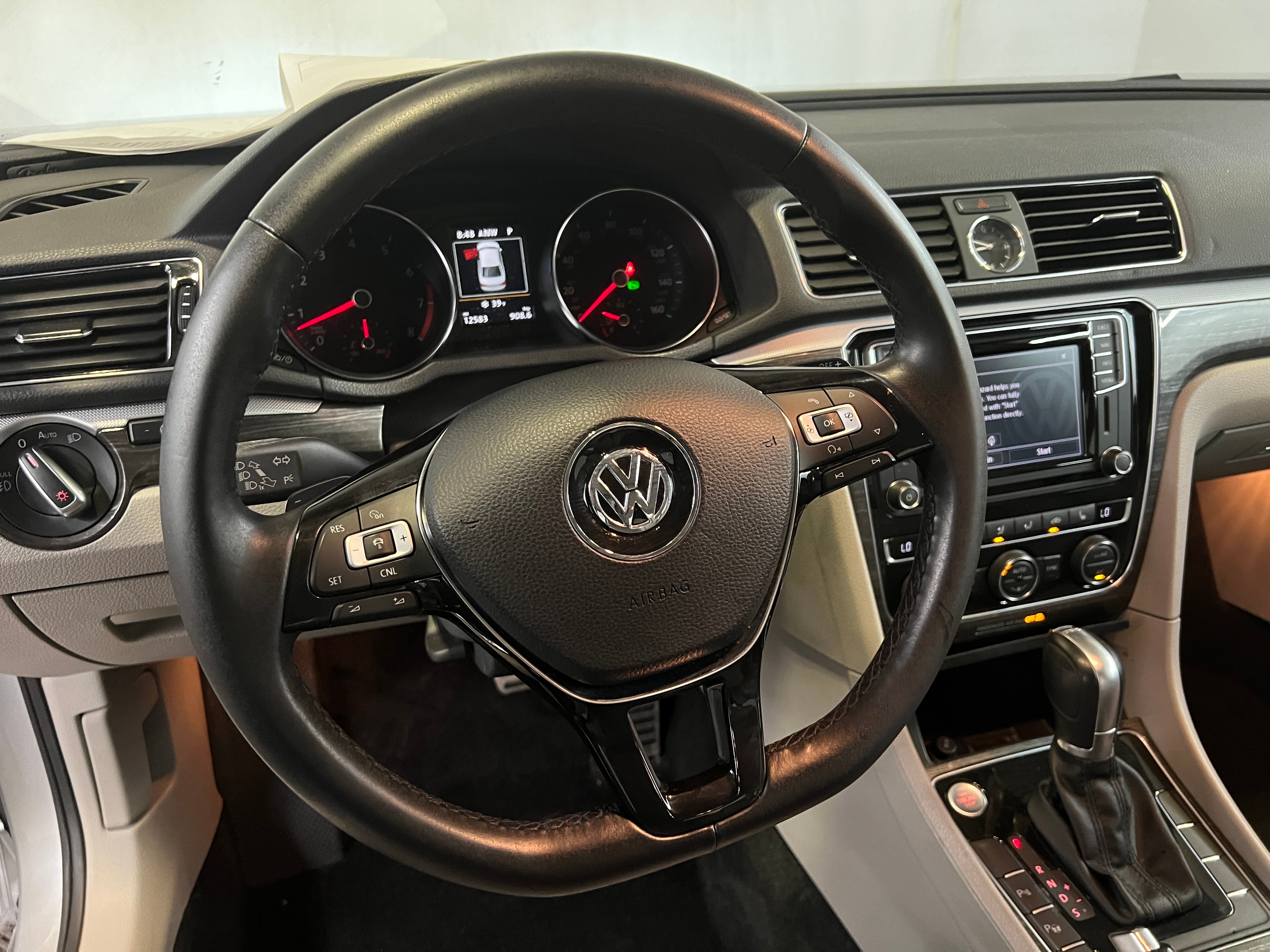 2017 Volkswagen Passat SEL 4