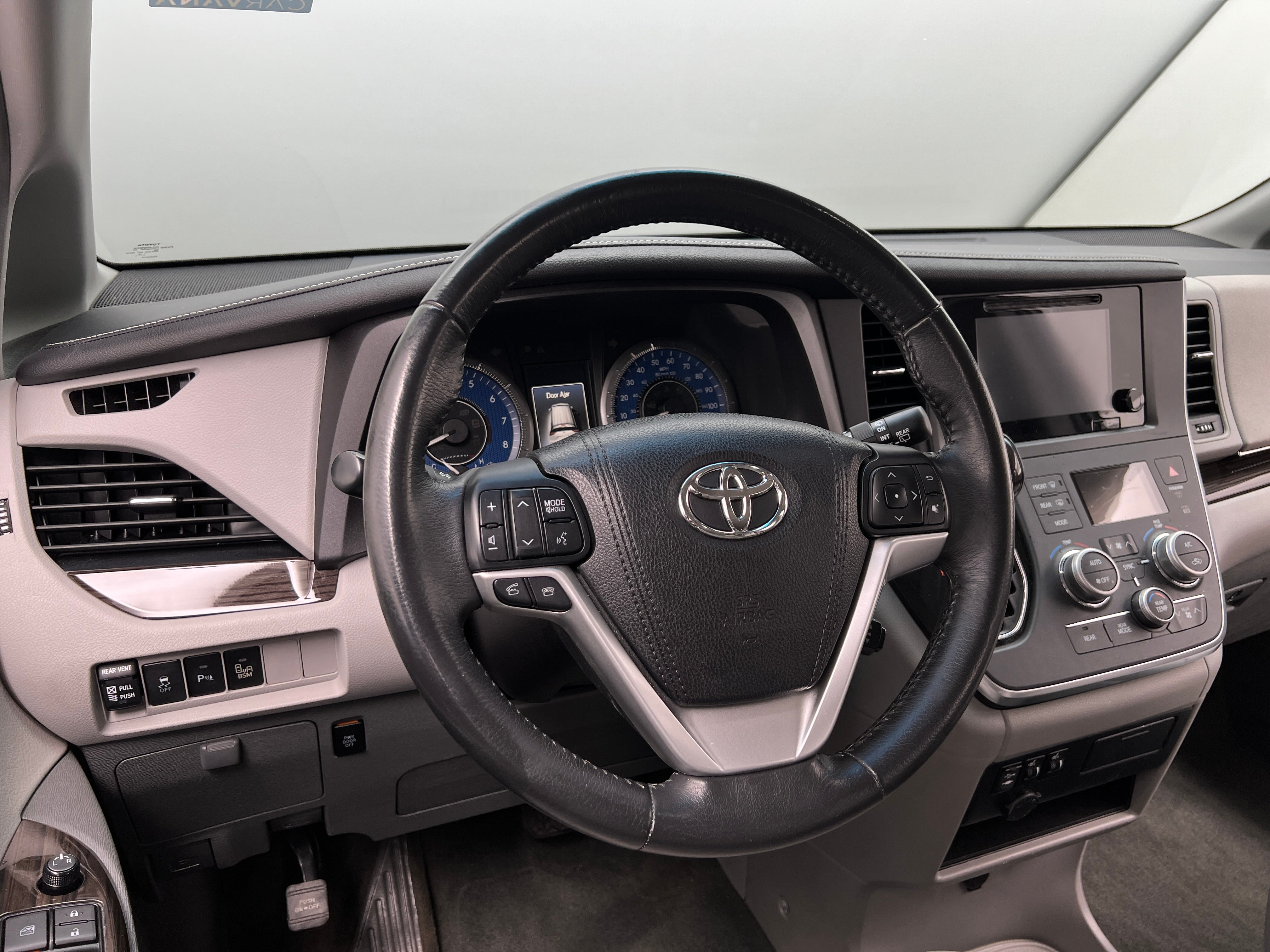 2016 Toyota Sienna XLE 4