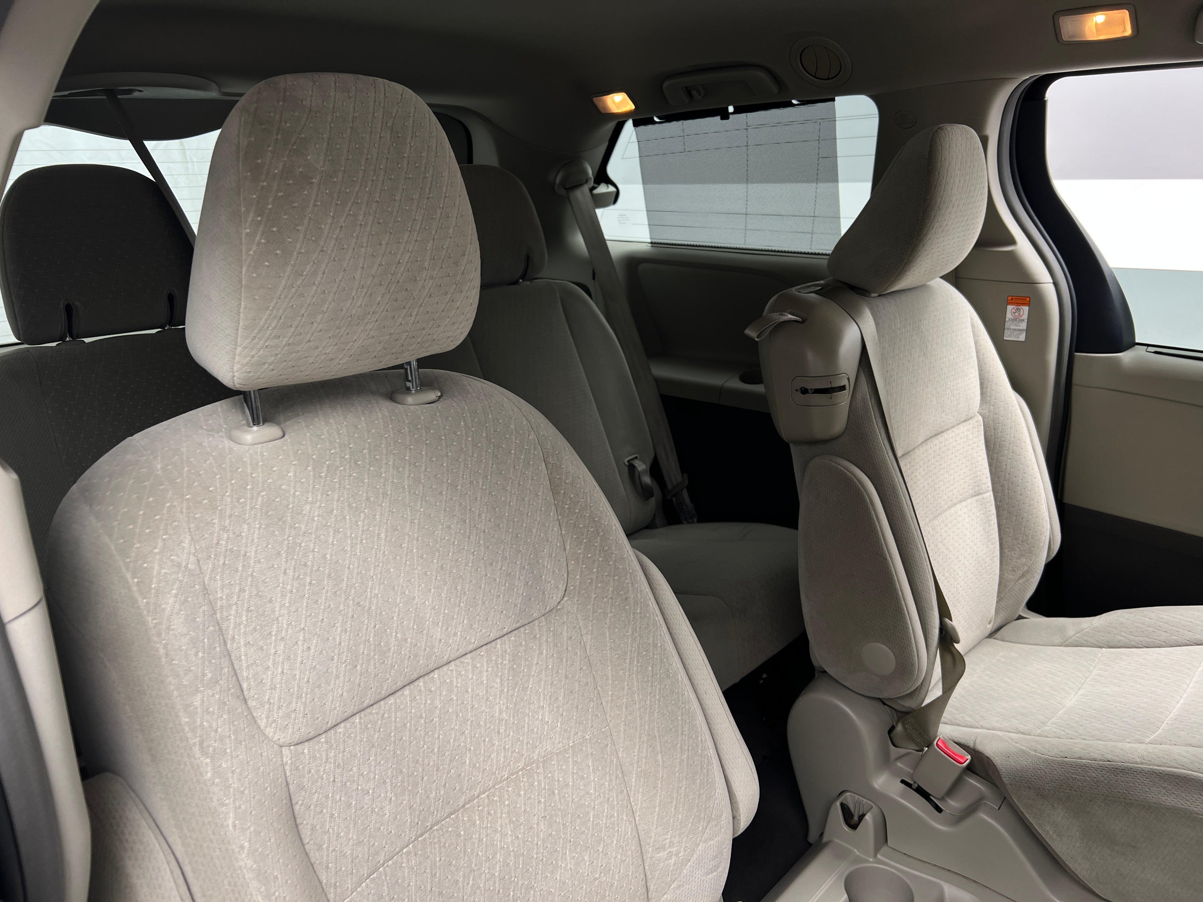 2015 Toyota Sienna LE 6