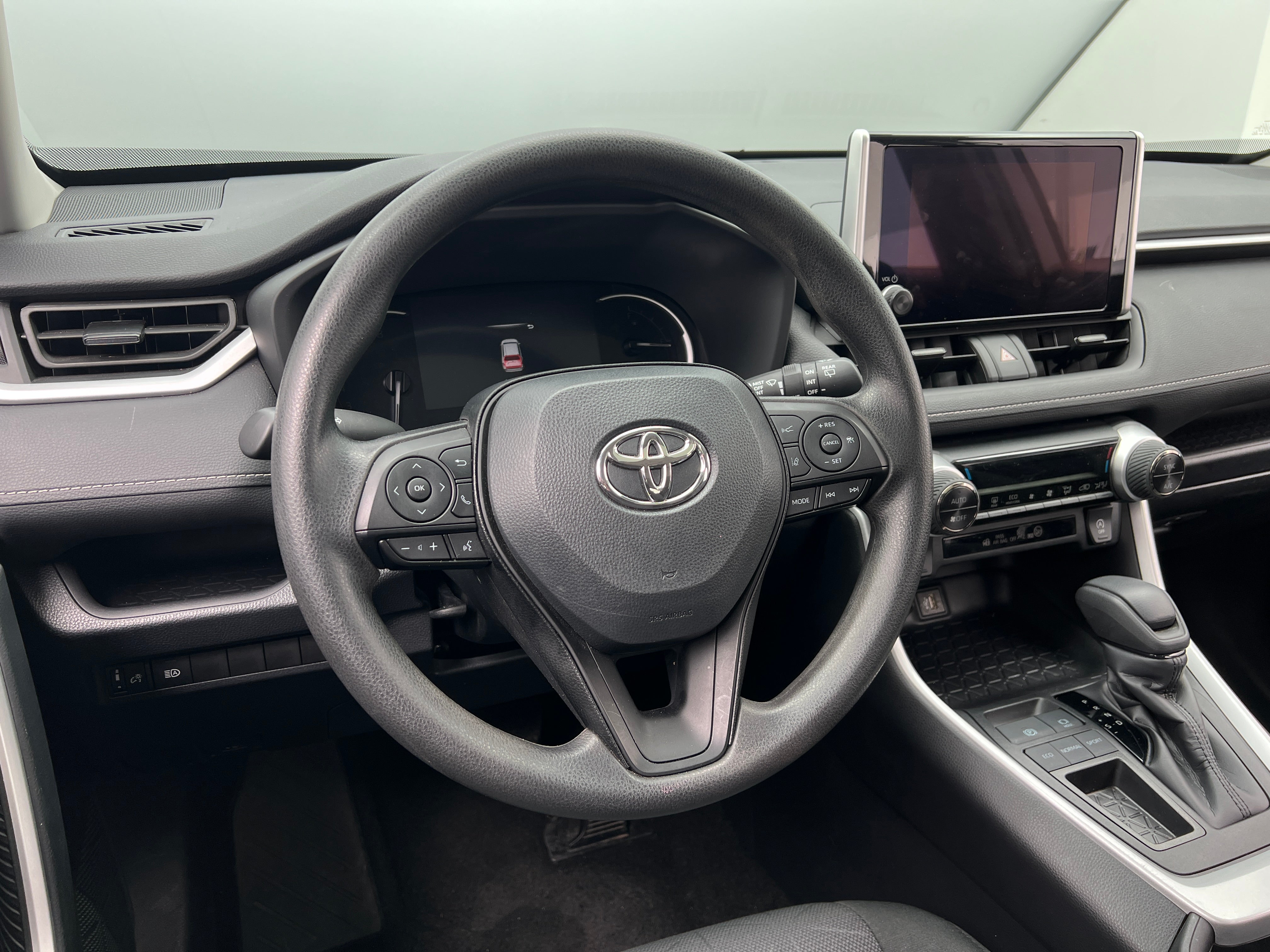 2024 Toyota RAV4 XLE 5