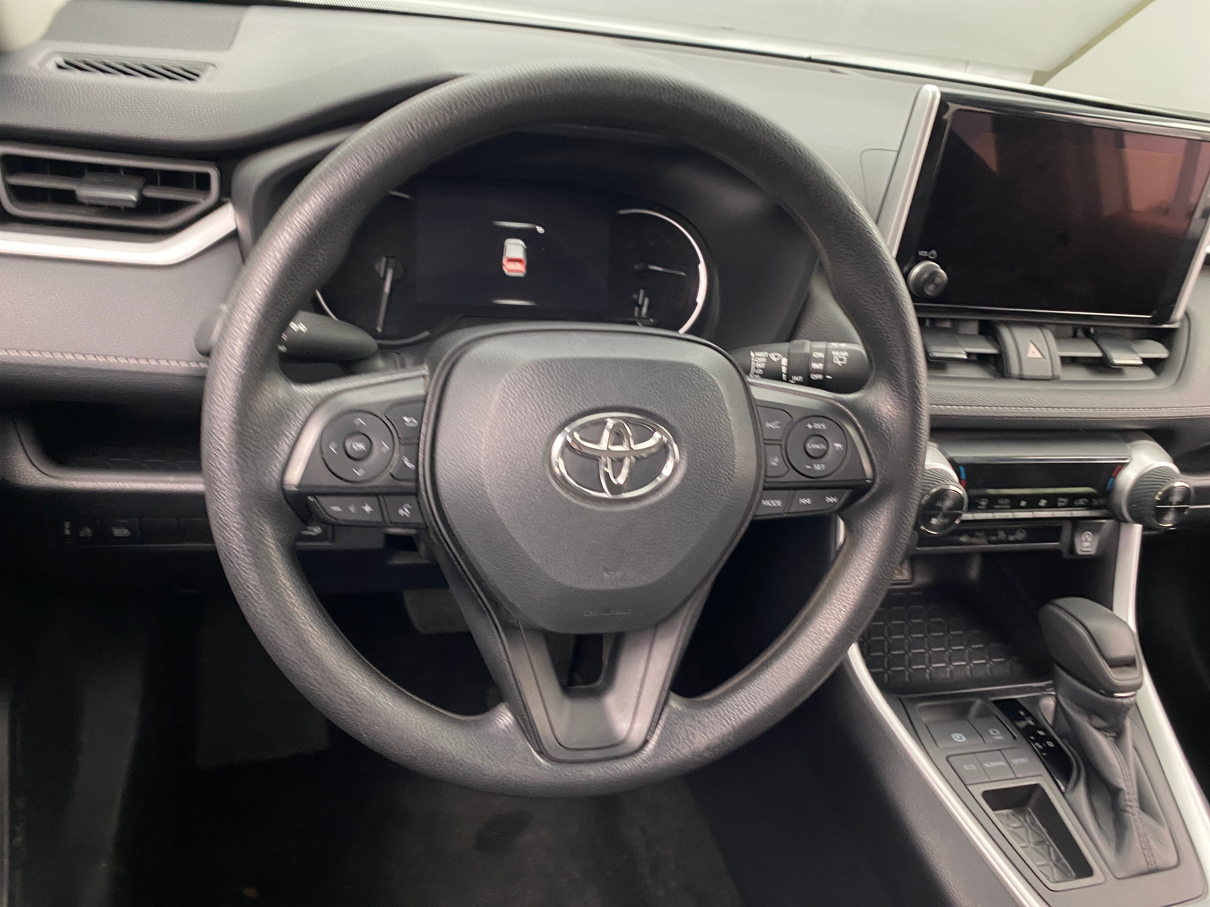 2024 Toyota RAV4 XLE 5