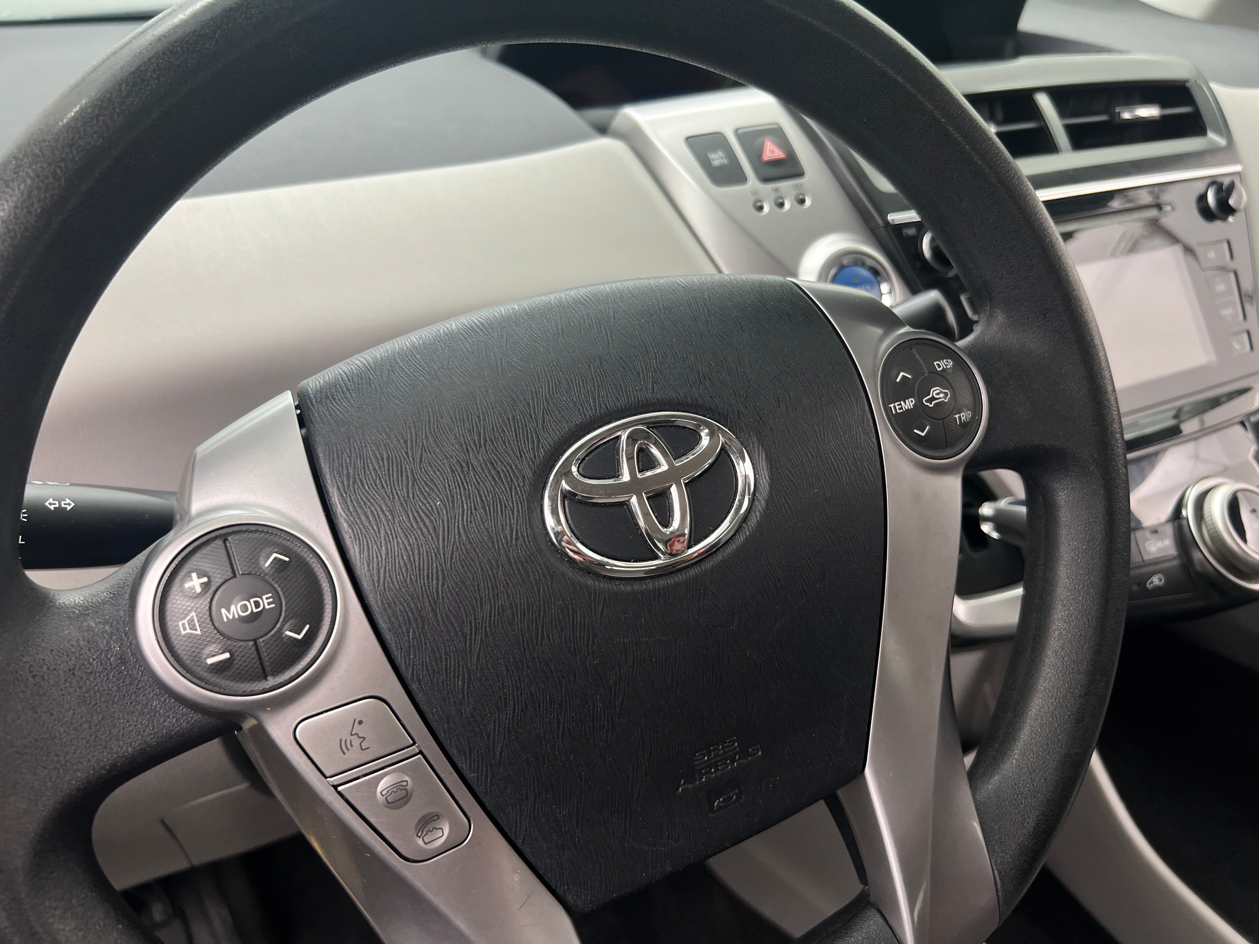 2015 Toyota Prius v Two 5