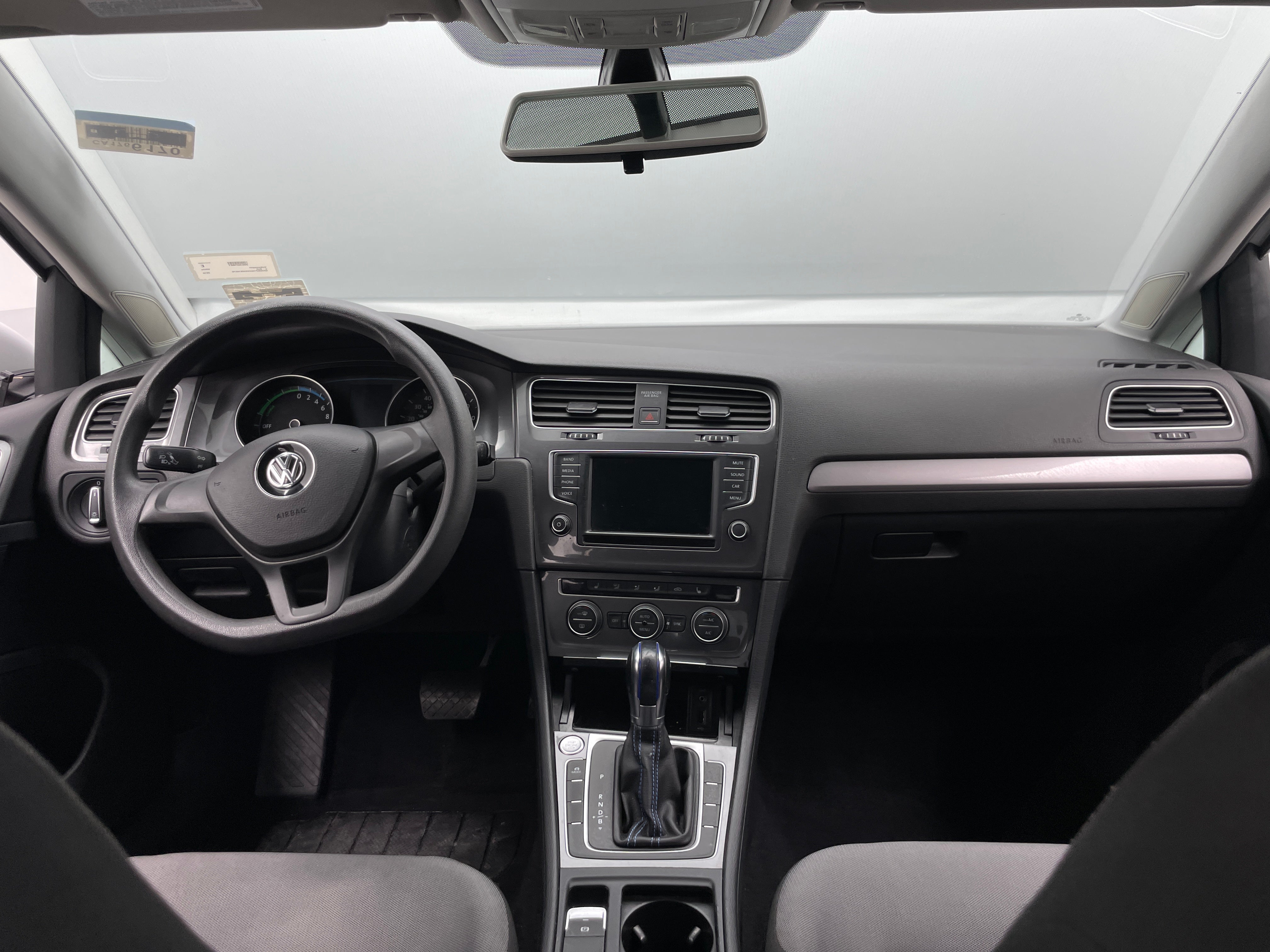 2016 Volkswagen e-Golf SE 3