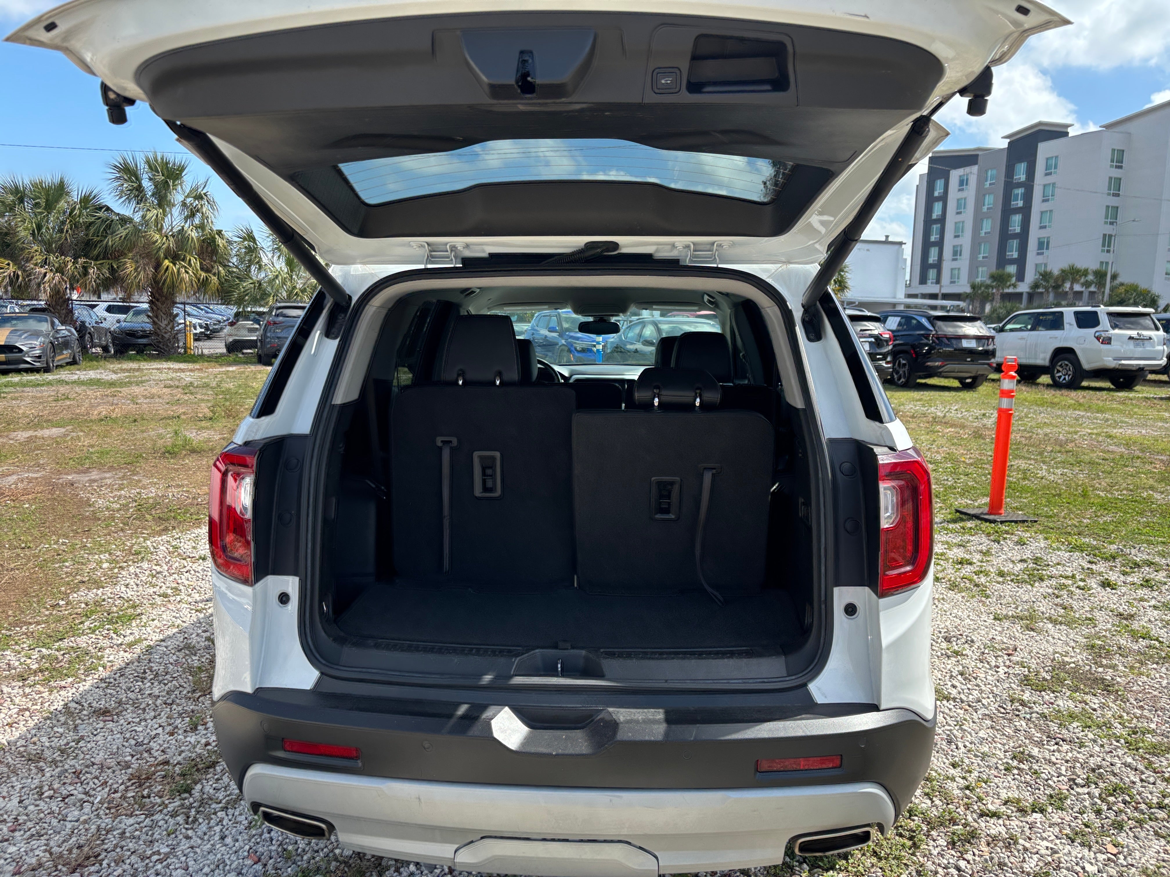 2023 GMC Acadia SLT 7