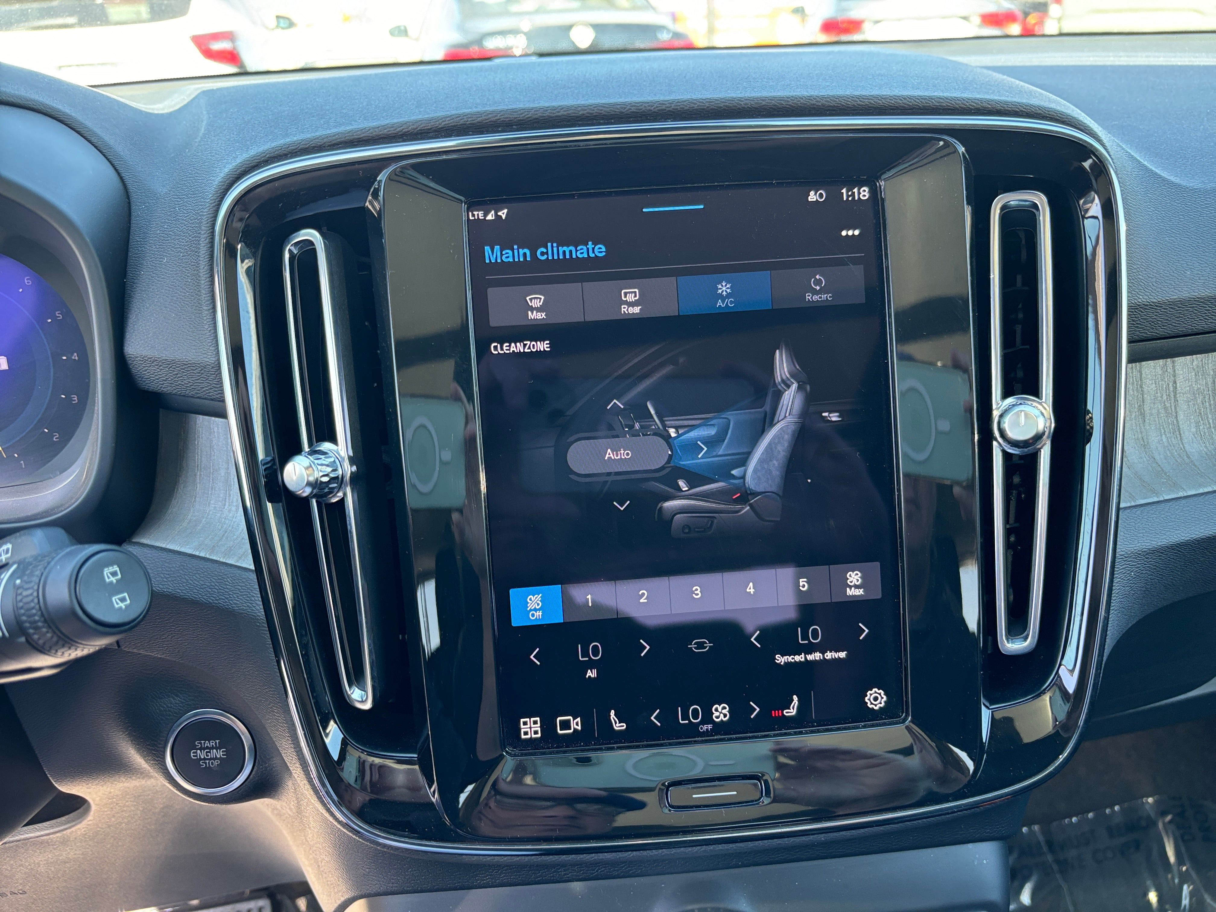 2024 Volvo XC40 B5 Core 4