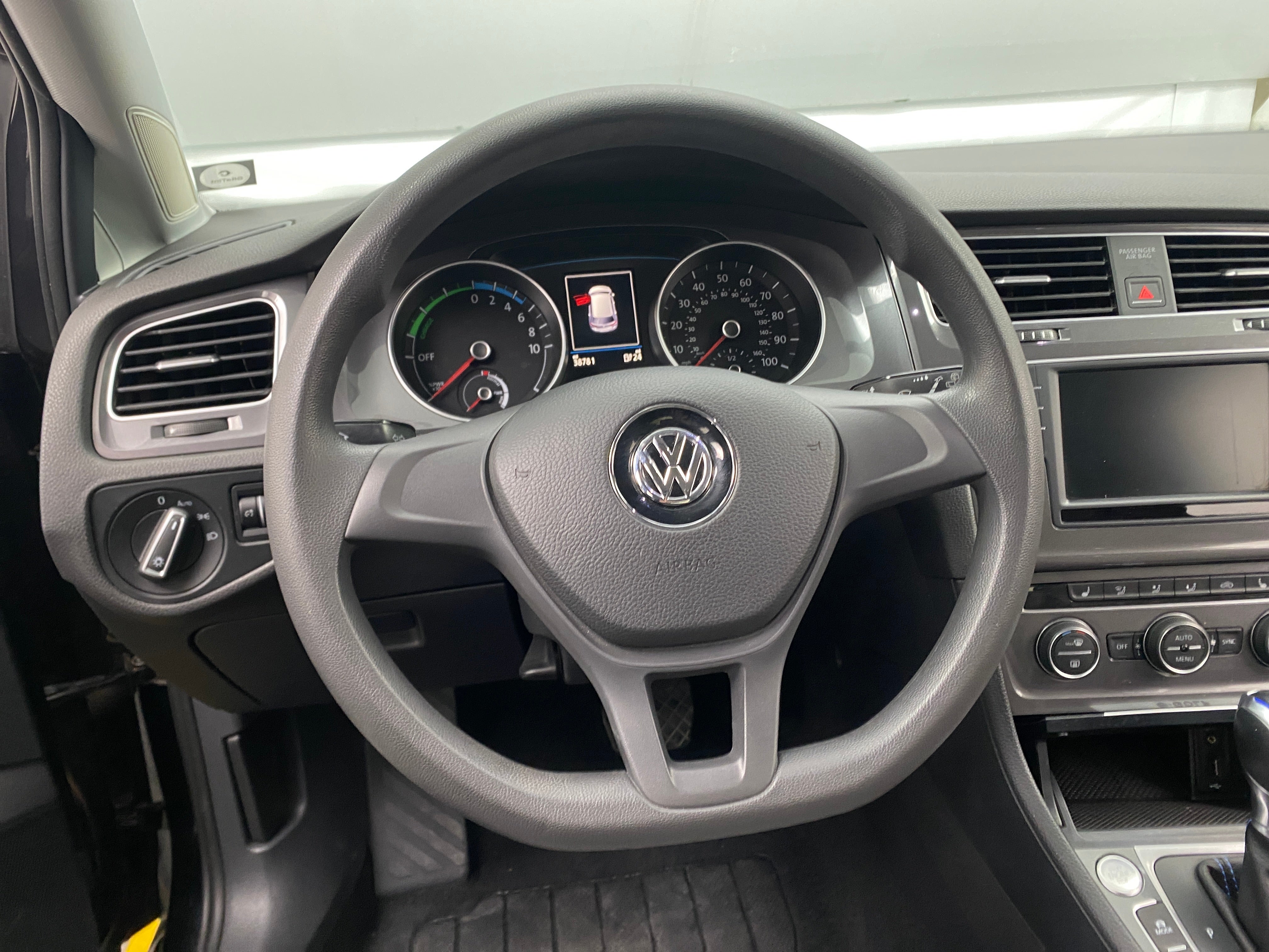 2016 Volkswagen e-Golf SE 5