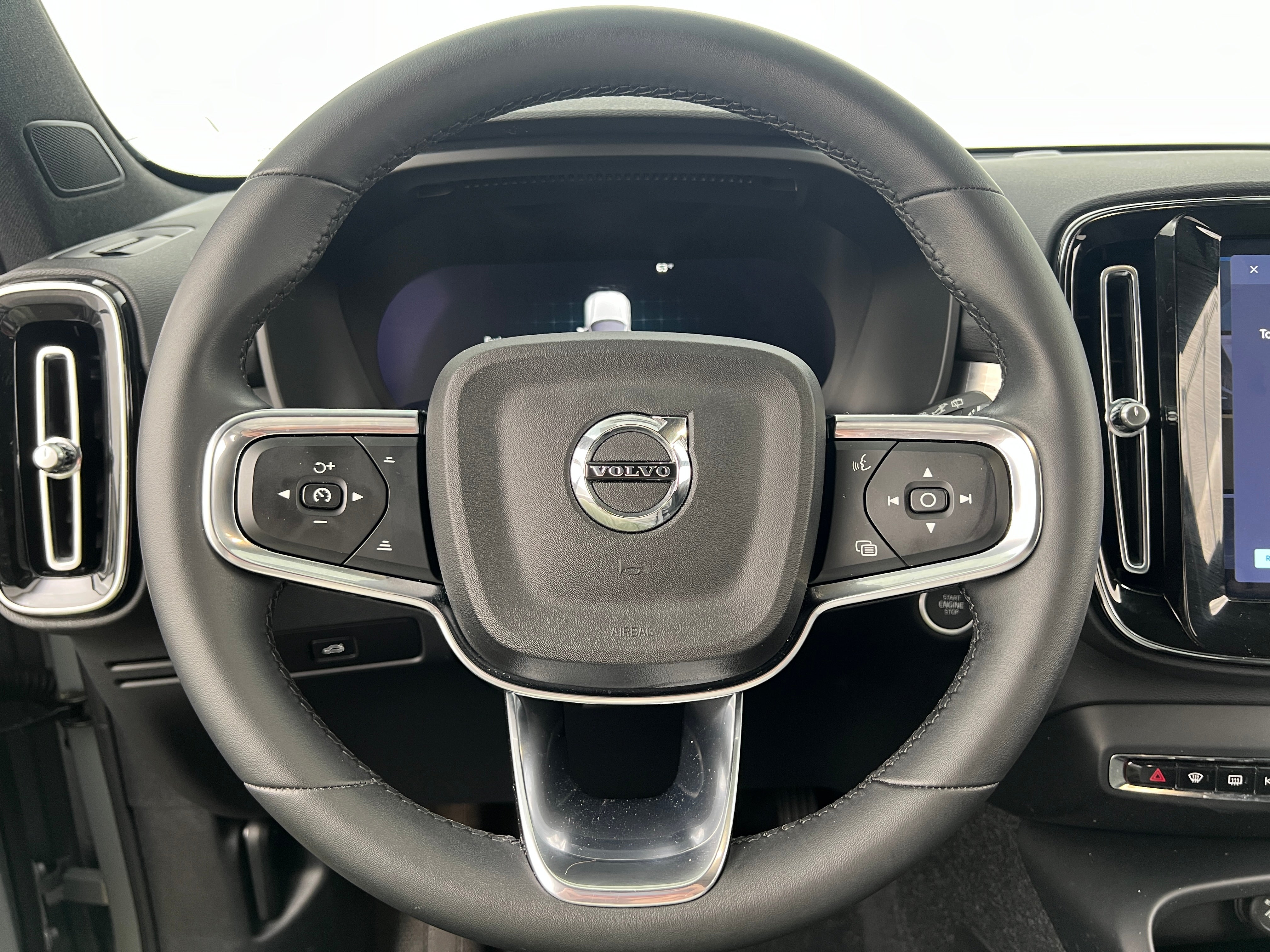 2024 Volvo XC40 B5 Core 5