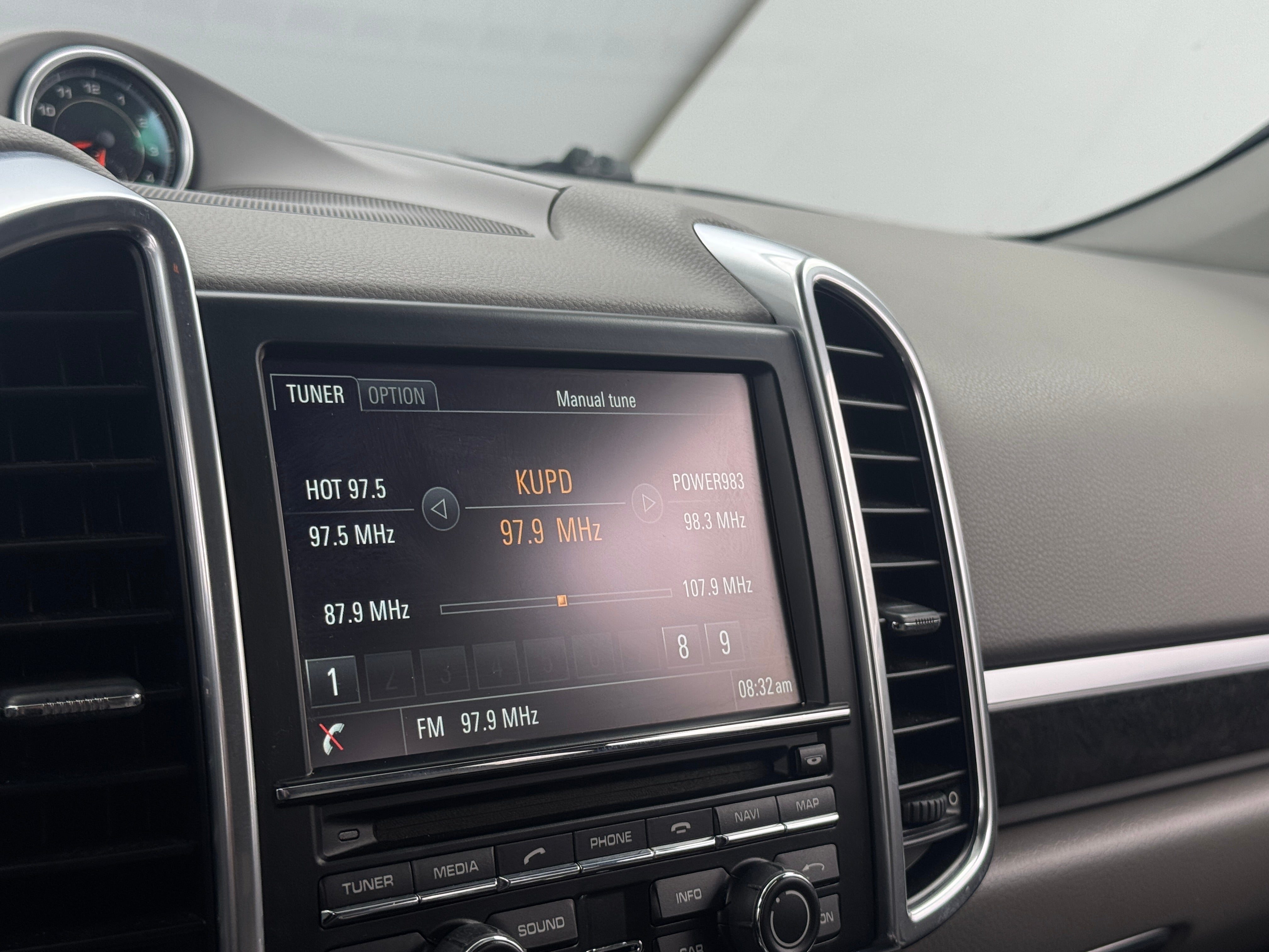 2014 Porsche Cayenne S Hybrid 3
