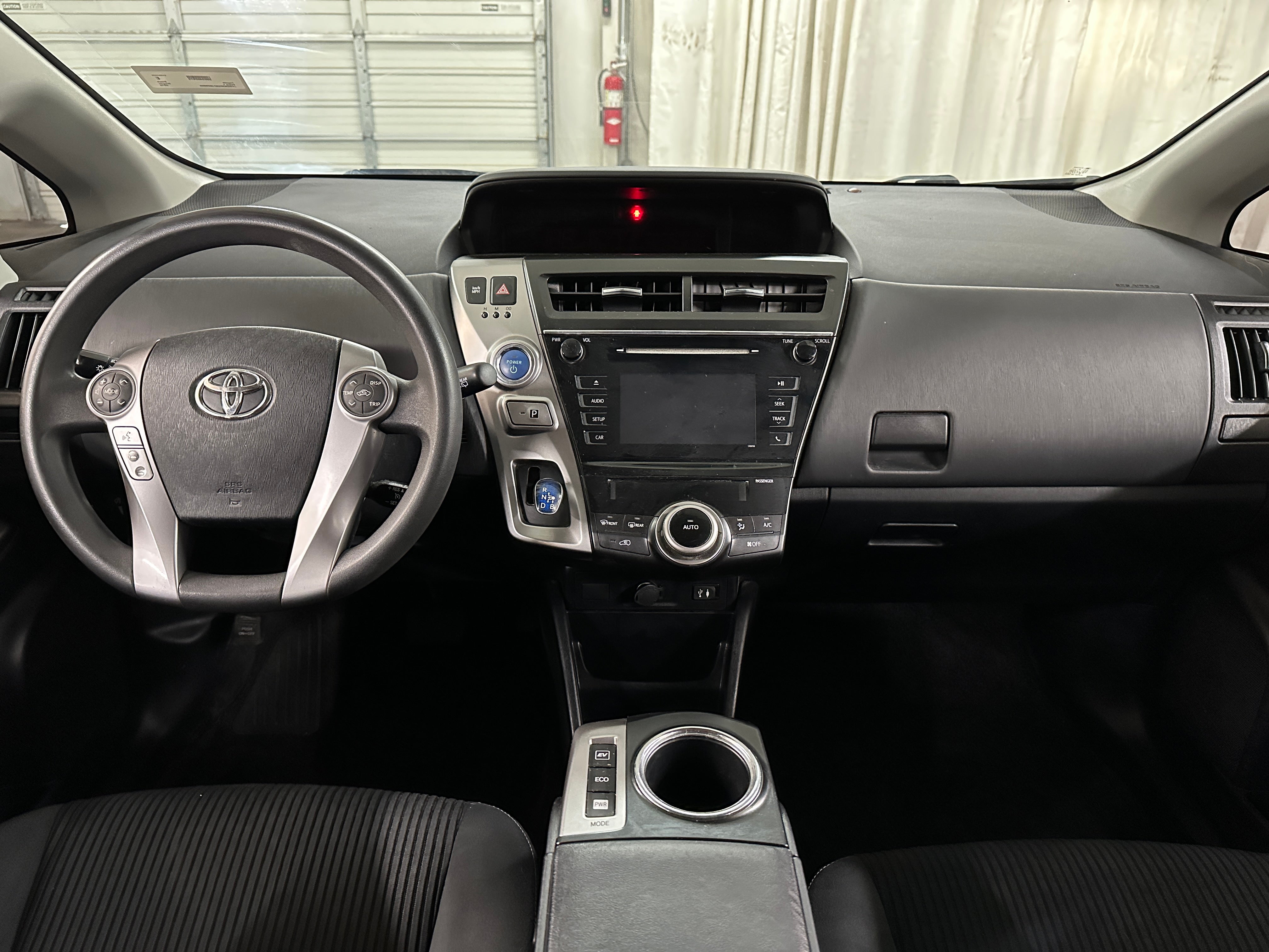 2015 Toyota Prius v Two 3