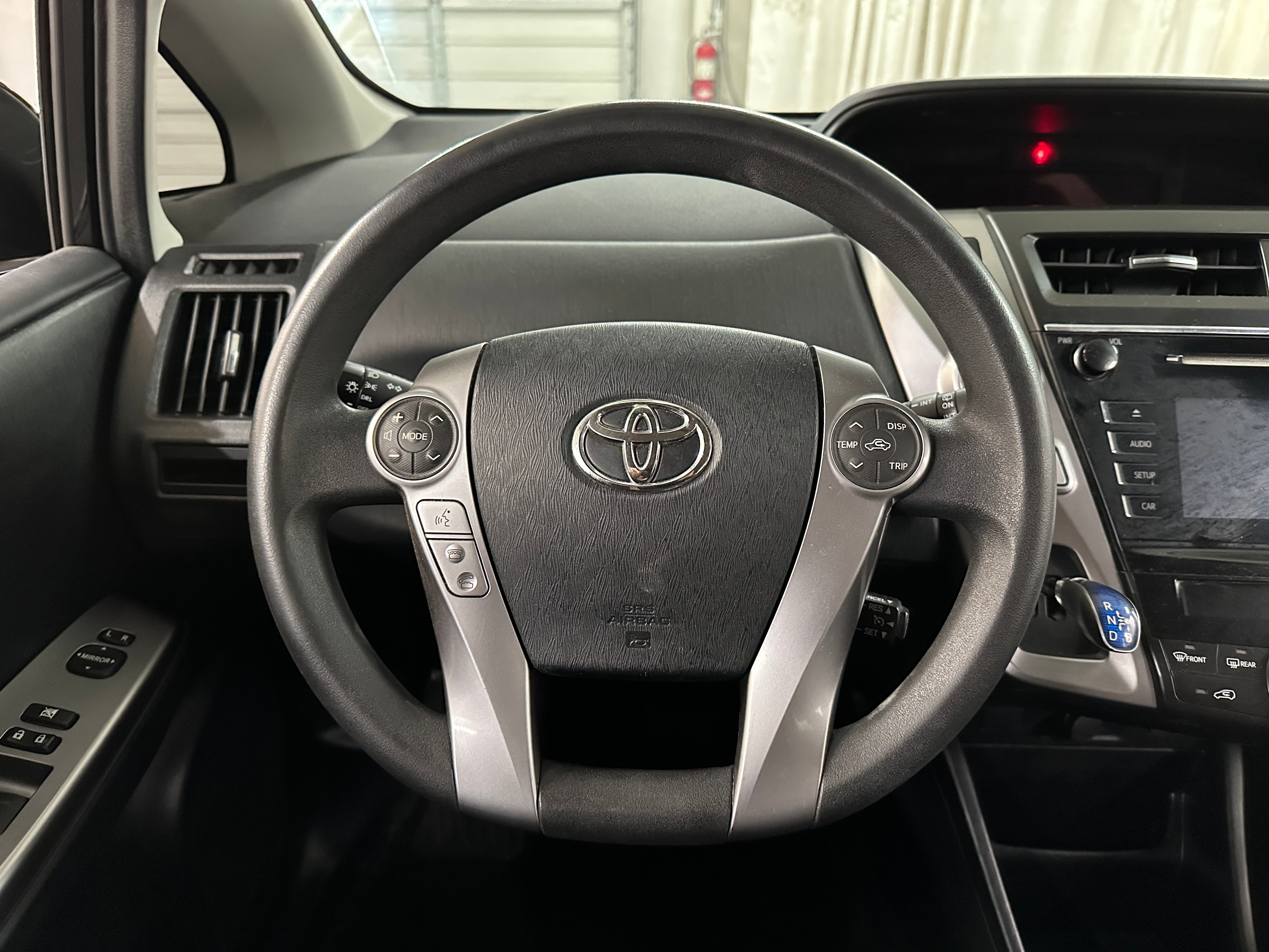 2015 Toyota Prius v Two 5