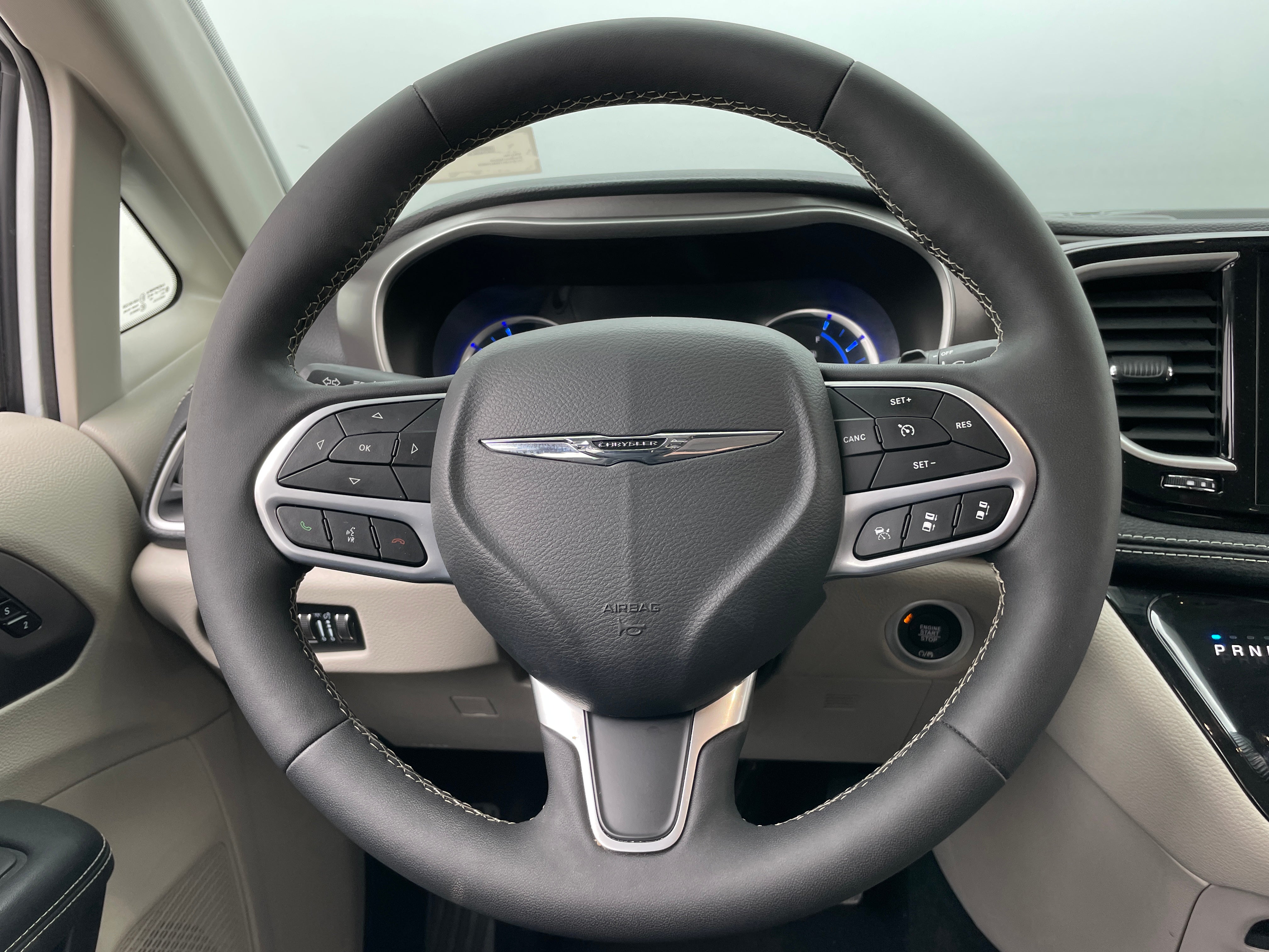 2024 Chrysler Pacifica Hybrid Select 4