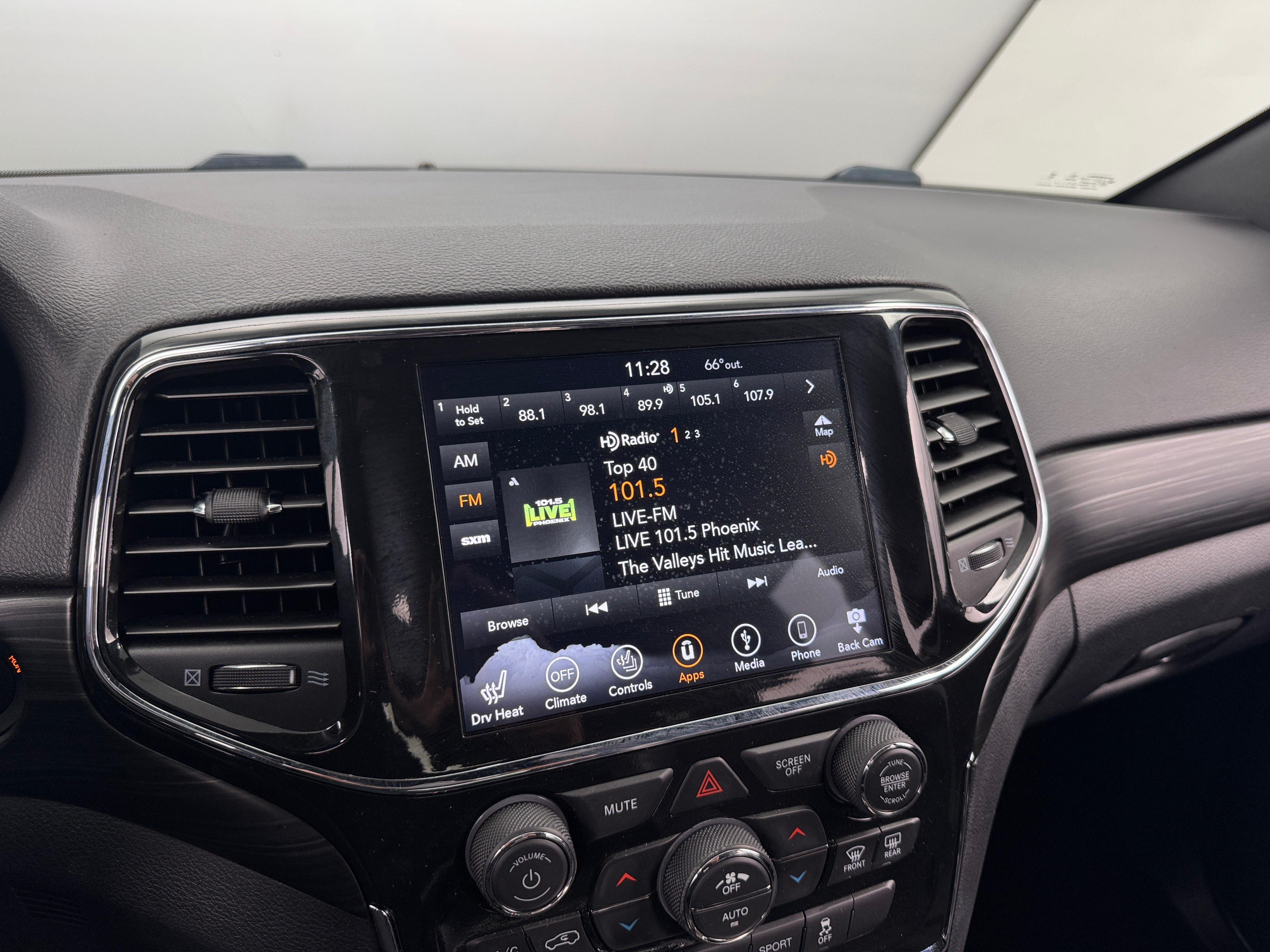 2019 Jeep Grand Cherokee Altitude 4