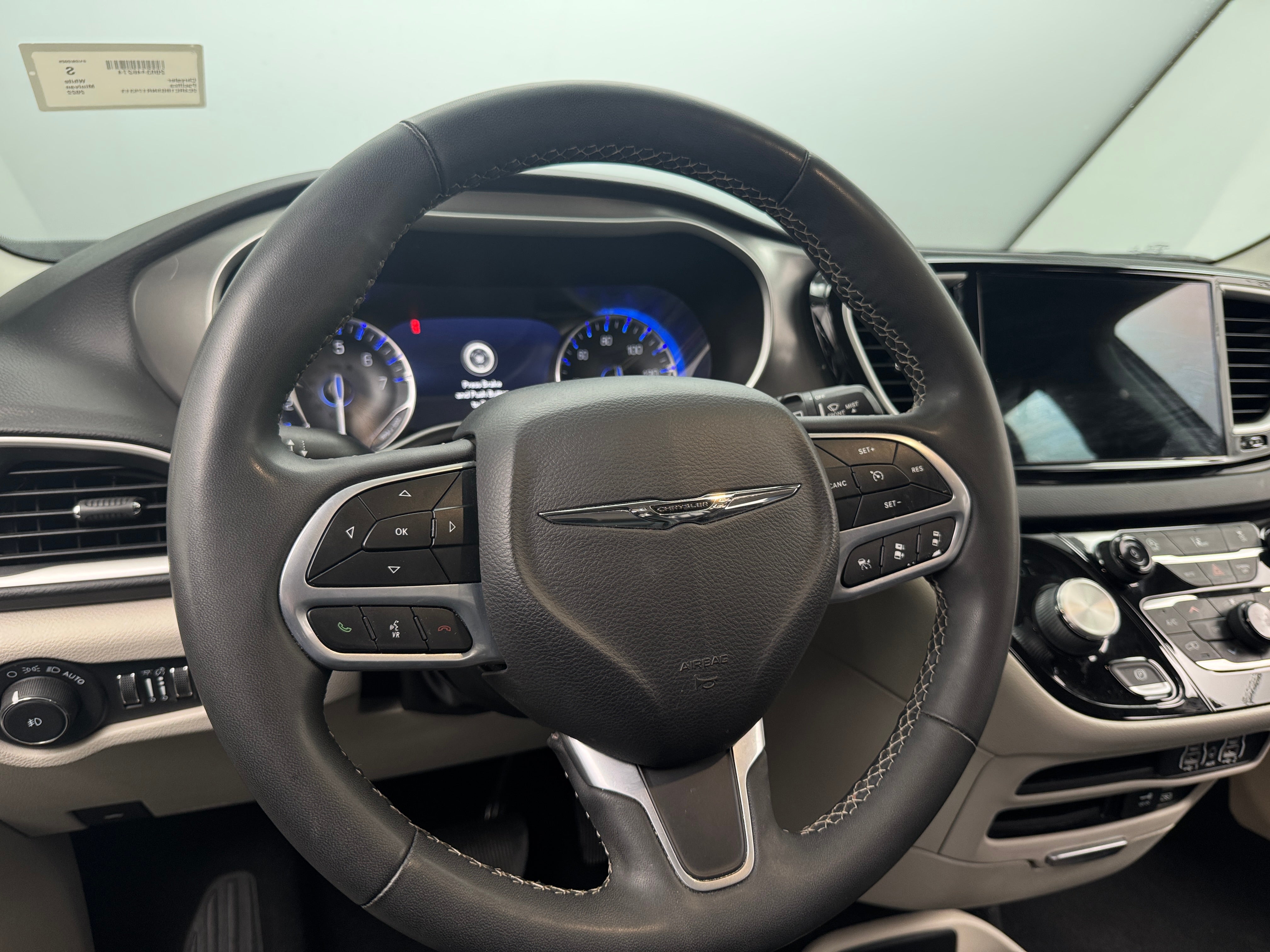 2022 Chrysler Pacifica Touring L 4