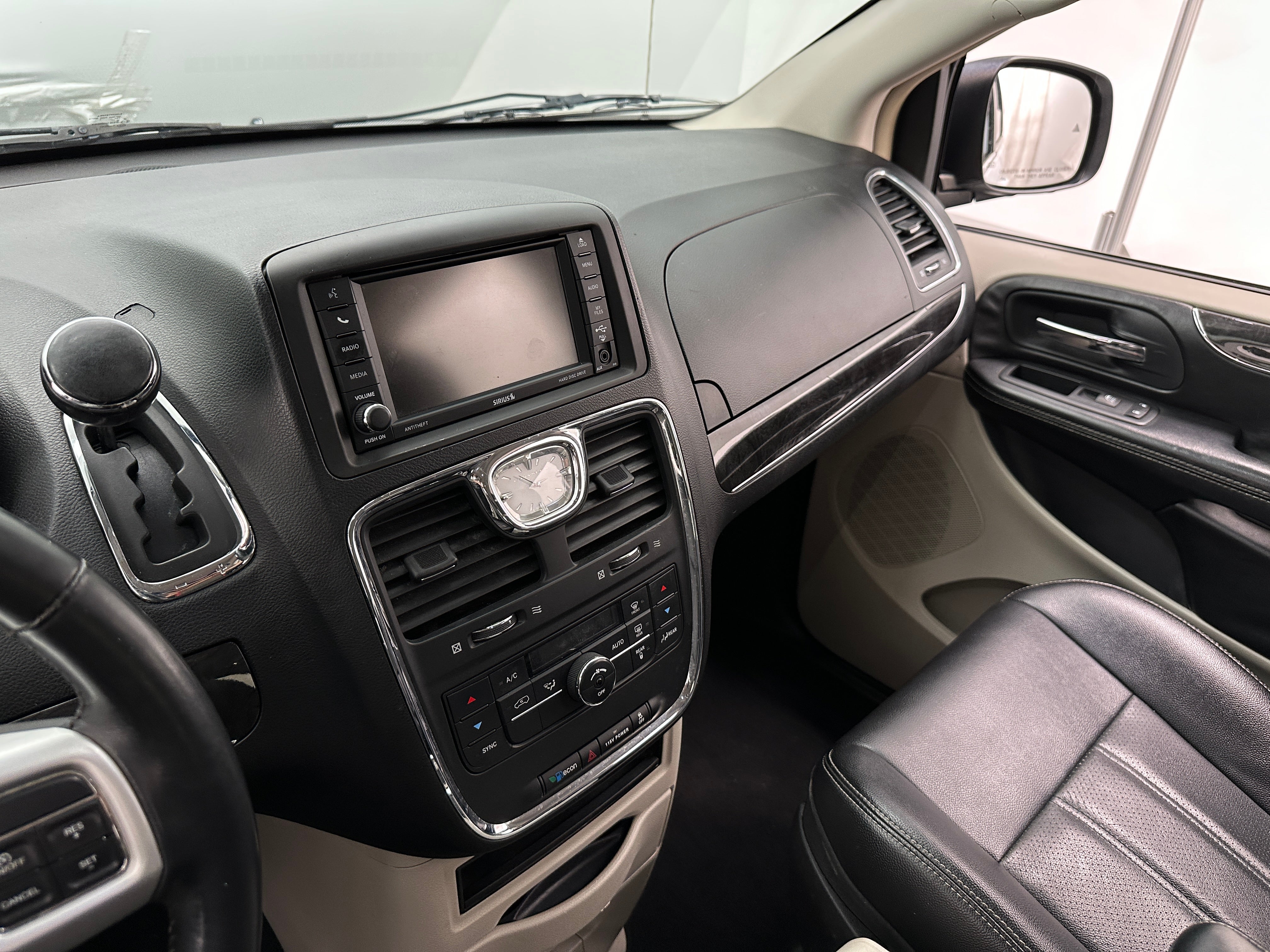 2015 Chrysler Town & Country Touring 3