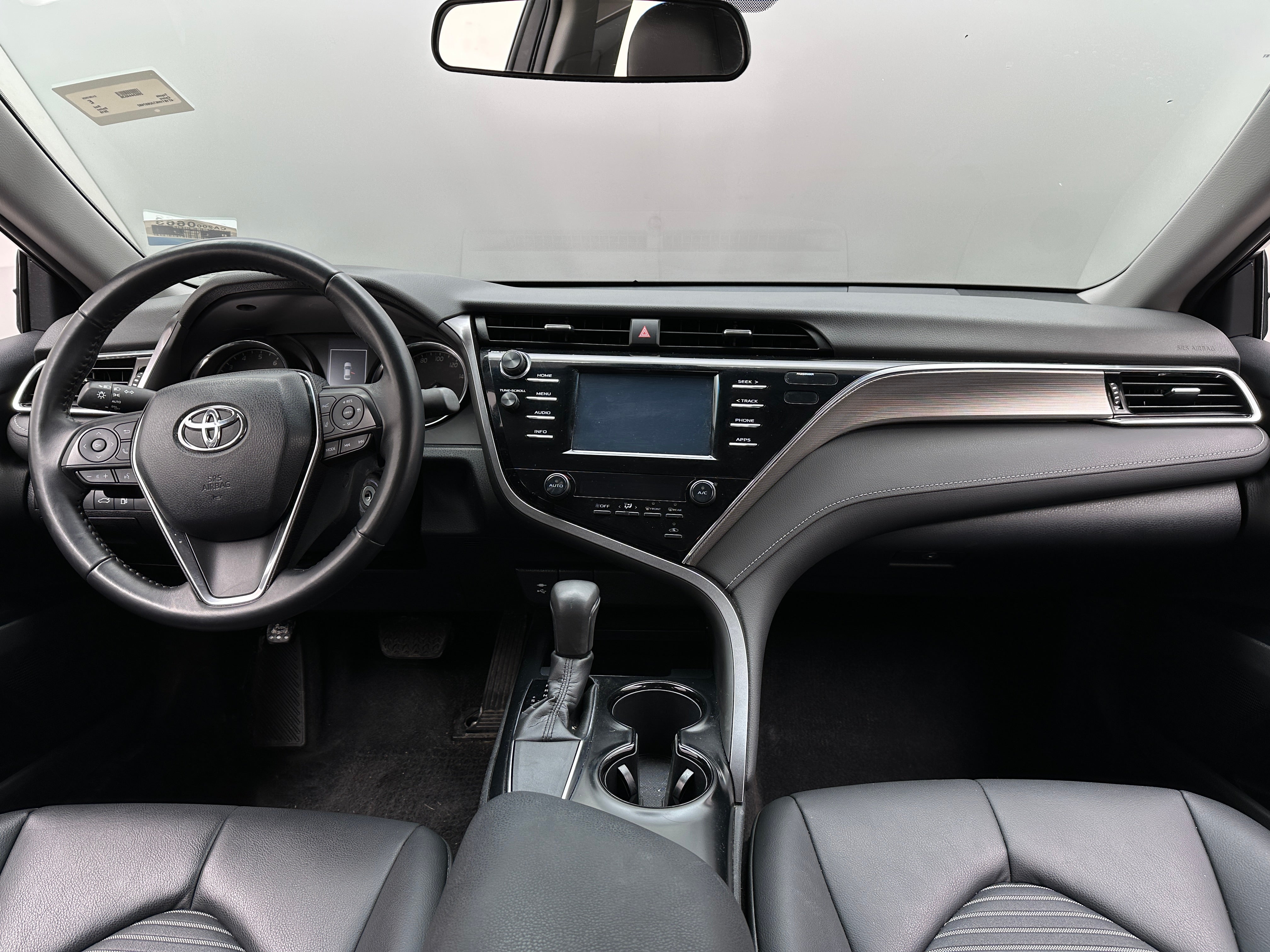 2018 Toyota Camry SE 2