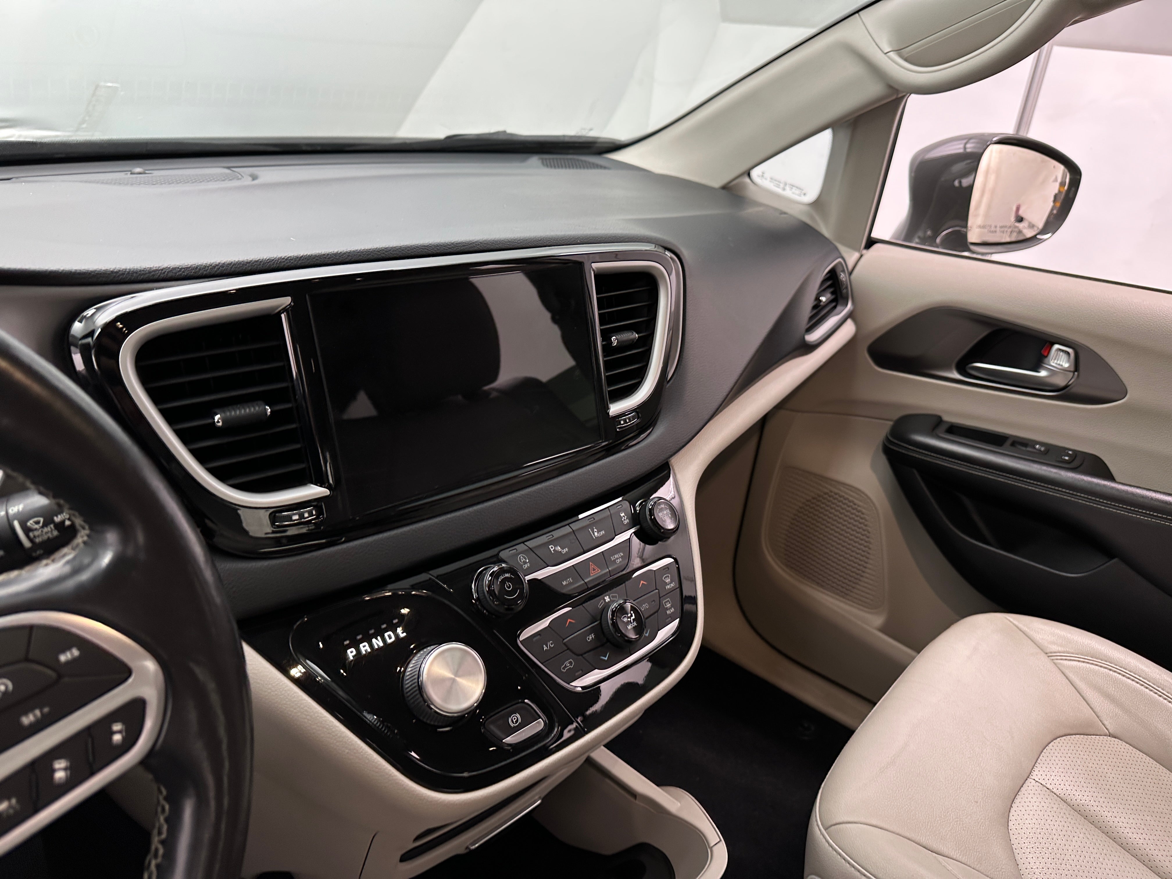 2021 Chrysler Pacifica Touring L 4