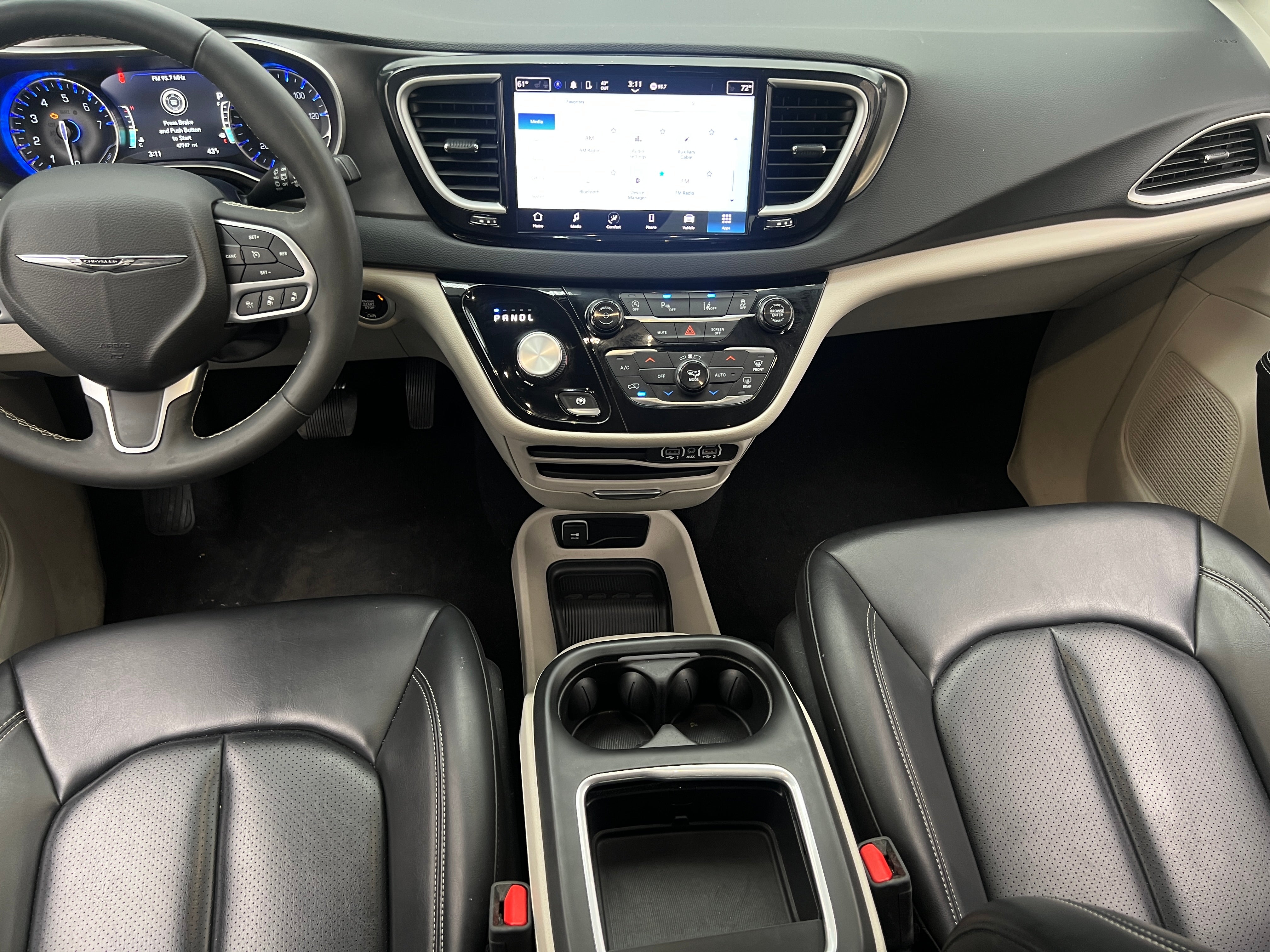 2023 Chrysler Pacifica Touring L 2