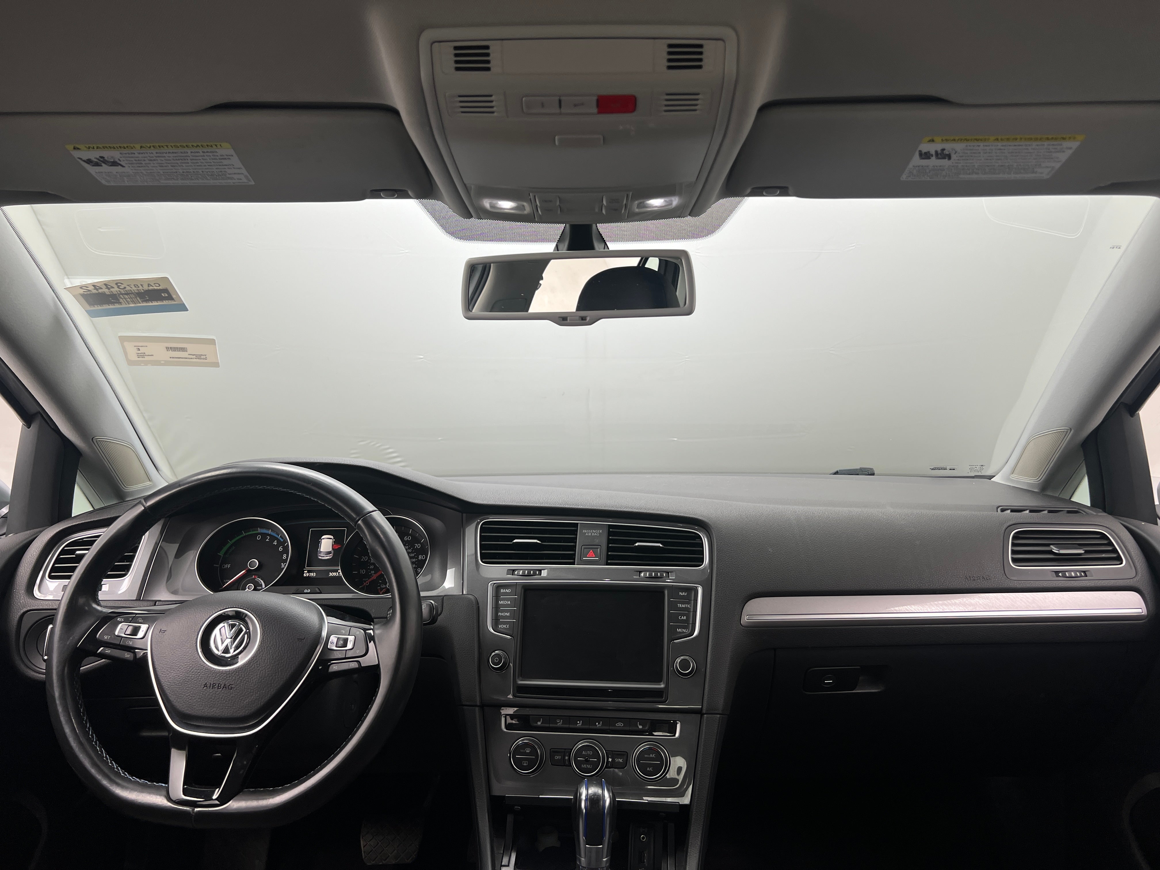 2016 Volkswagen e-Golf SEL Premium 3