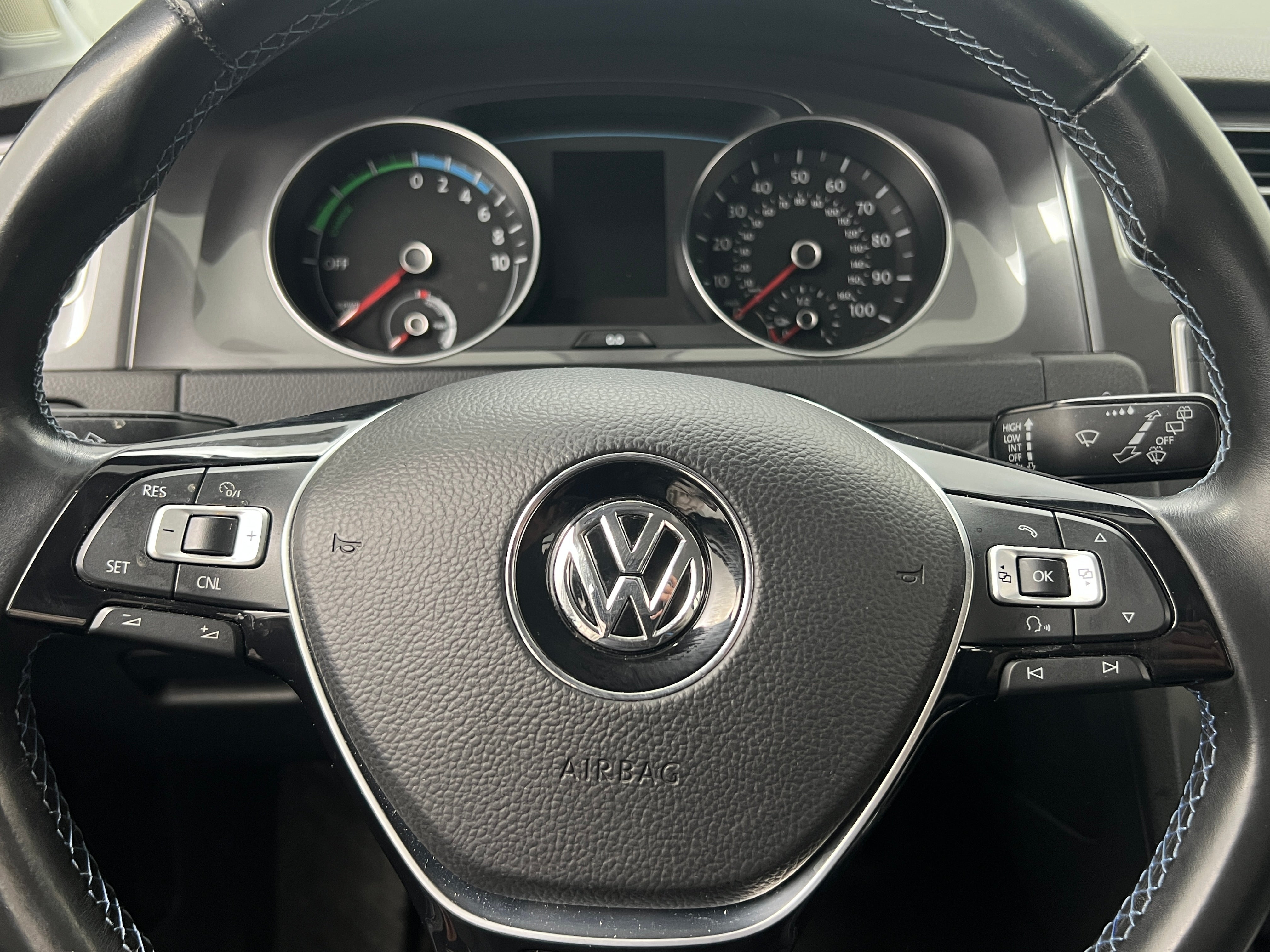 2016 Volkswagen e-Golf SEL Premium 5