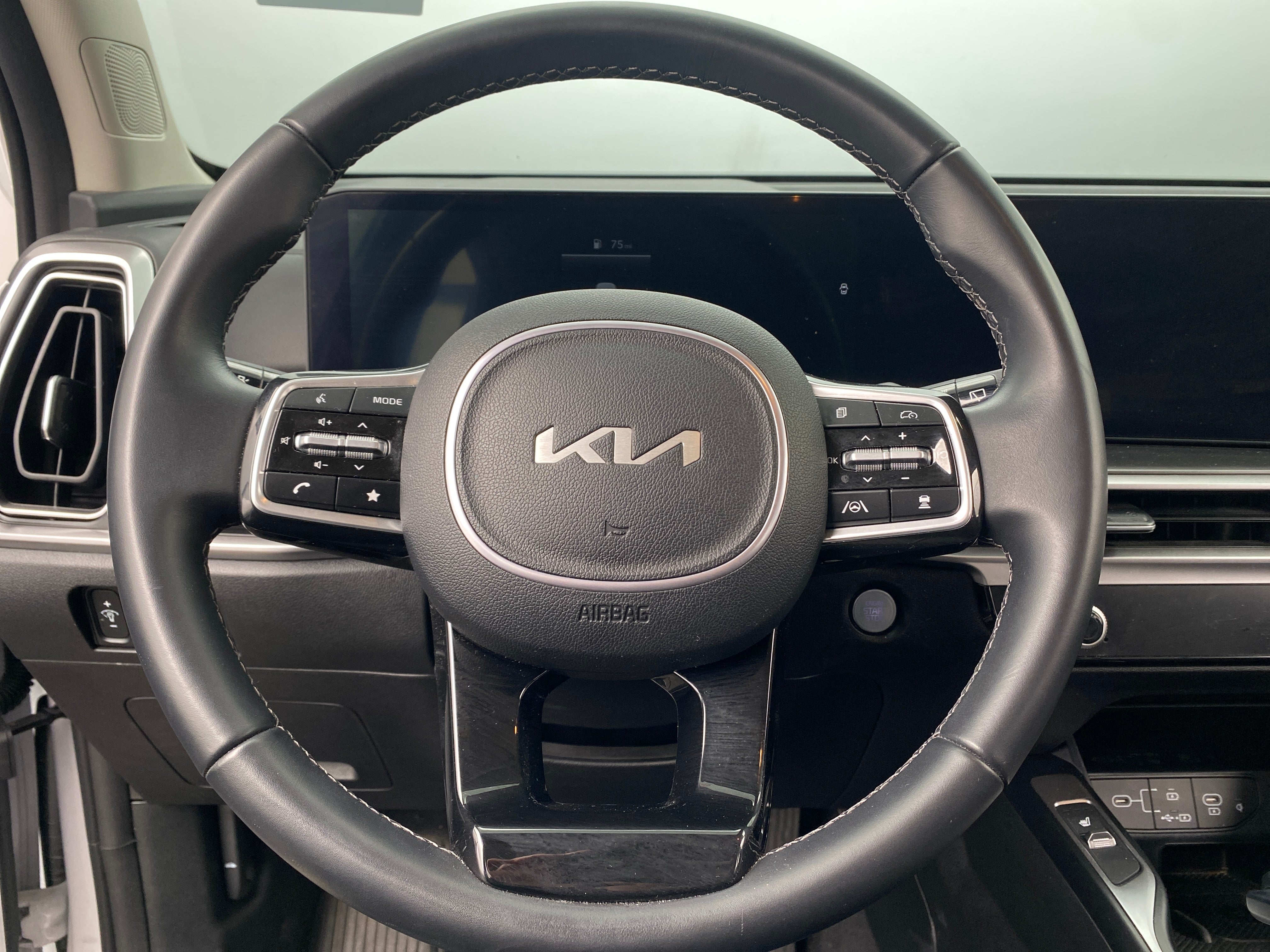 2024 Kia Sorento S 4