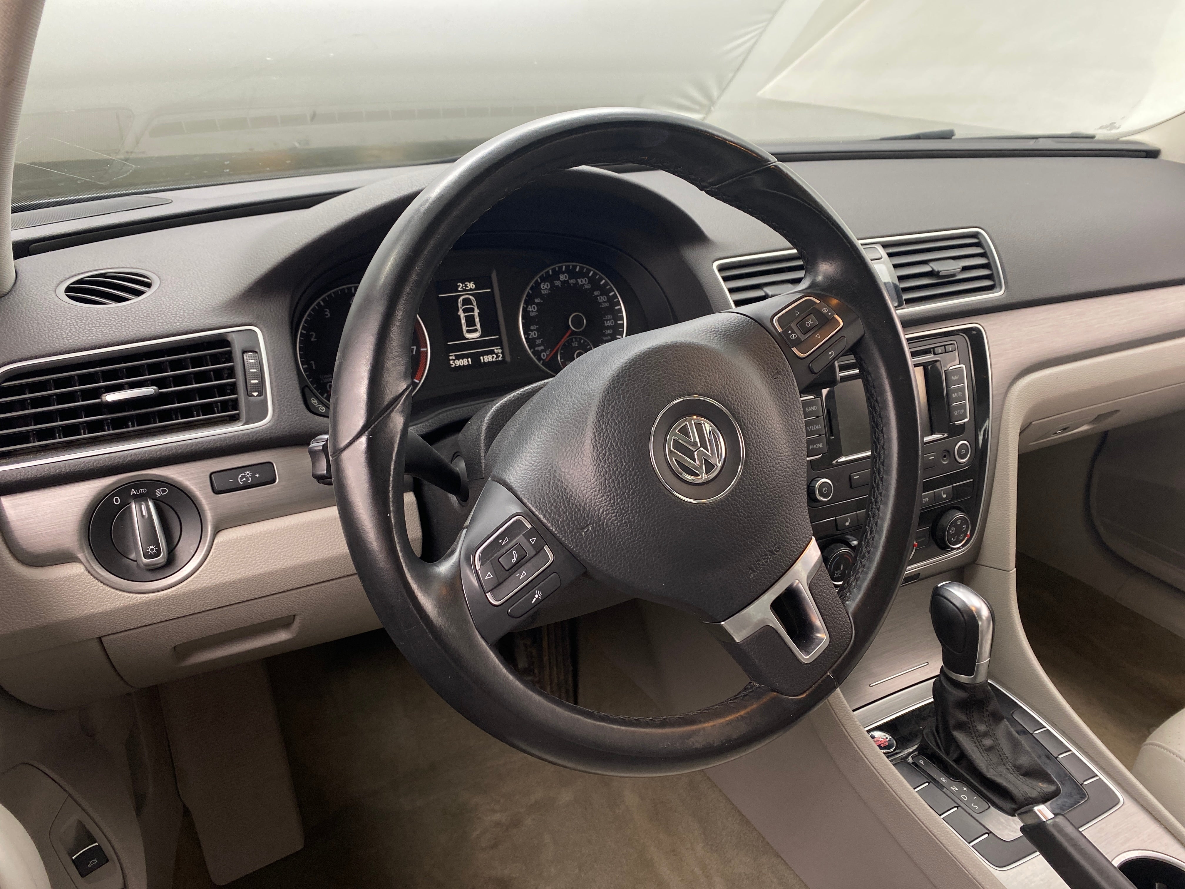 2014 Volkswagen Passat SE 5