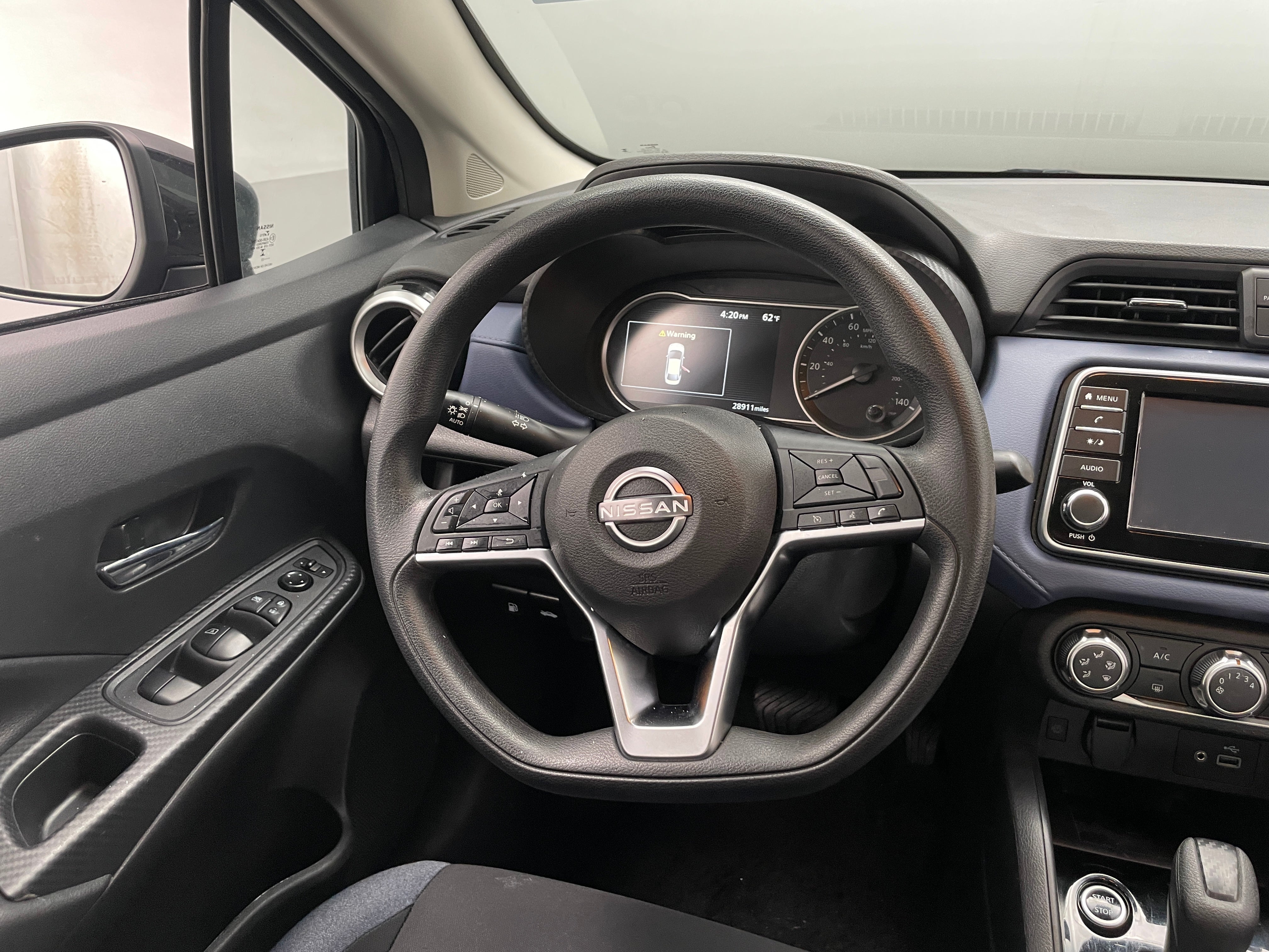 2023 Nissan Versa SV 5