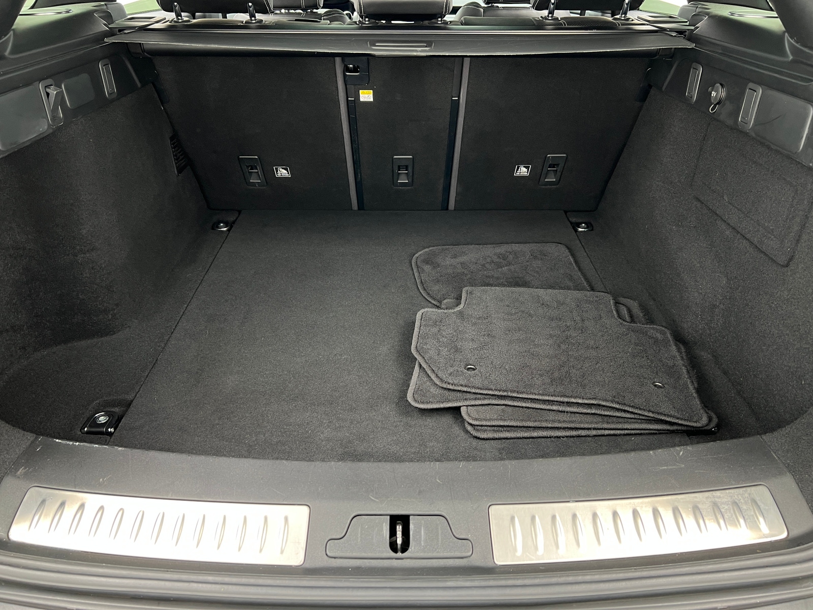 Thumbnail: 2019 Land Rover Range Rover Velar - 7