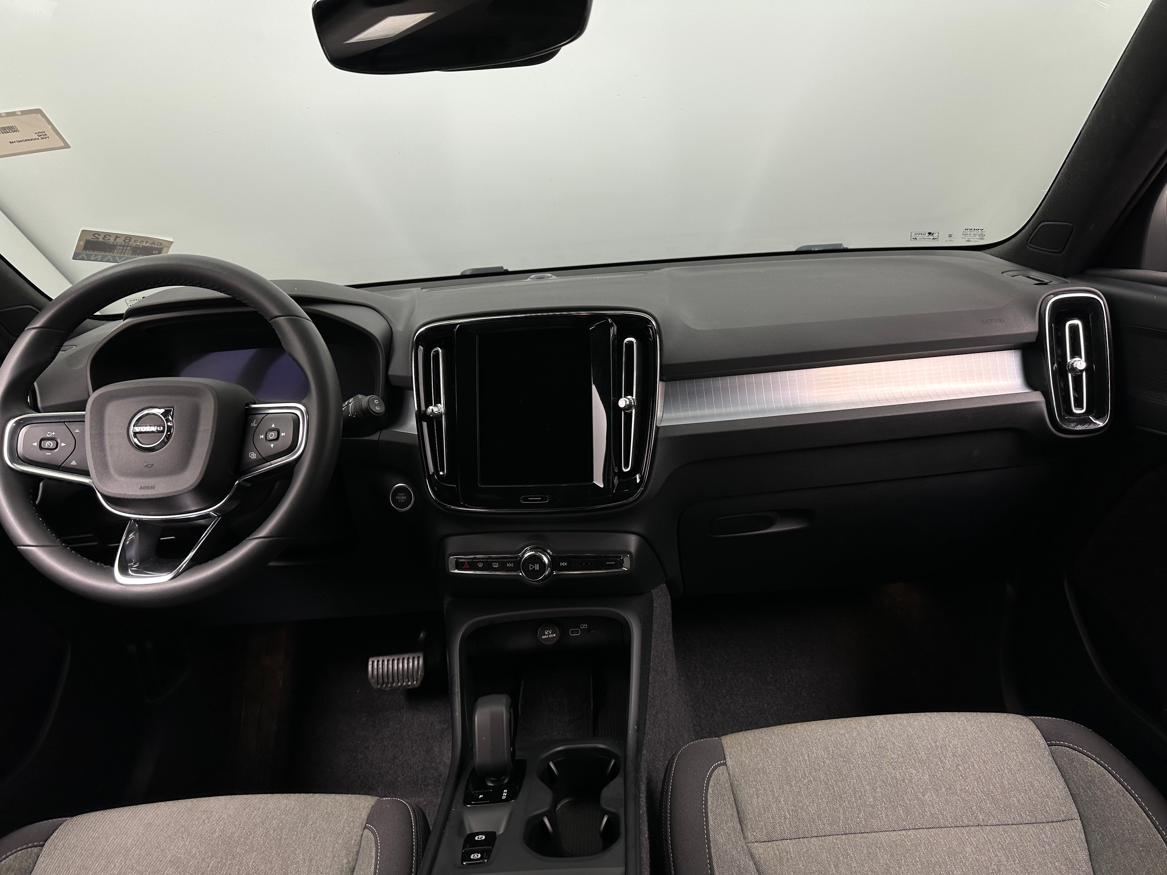 2024 Volvo XC40 B5 Core 3