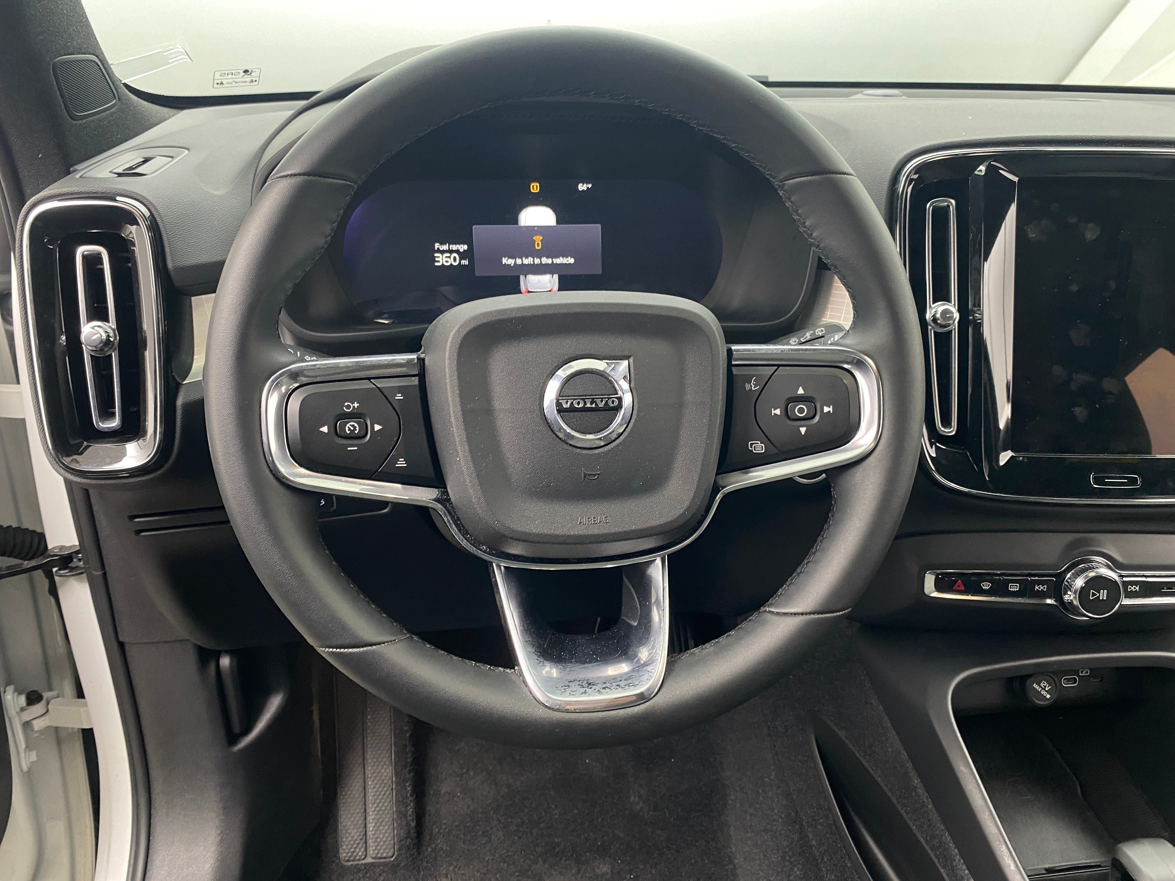 2024 Volvo XC40 B5 Core 5