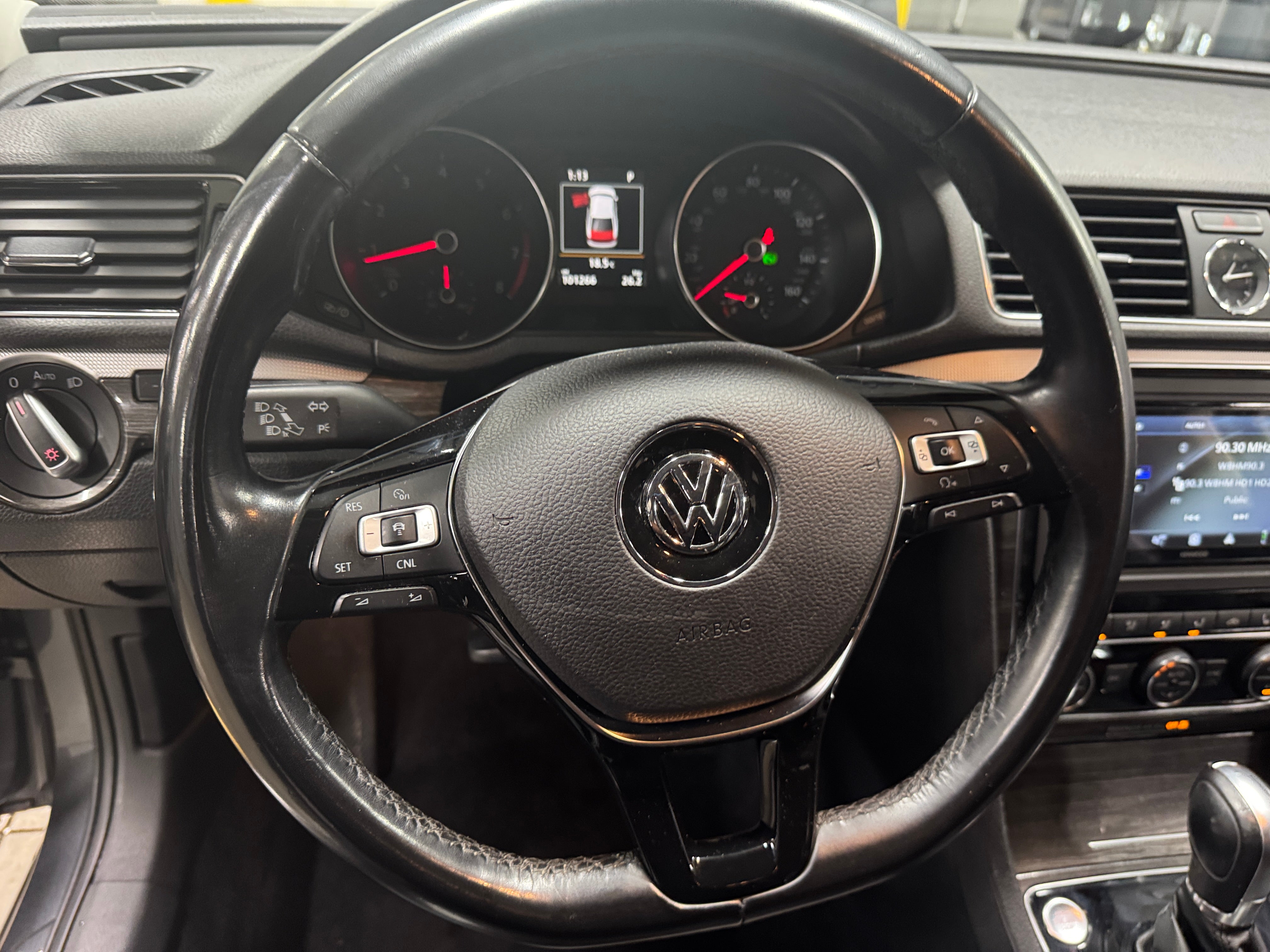 2017 Volkswagen Passat SE 5