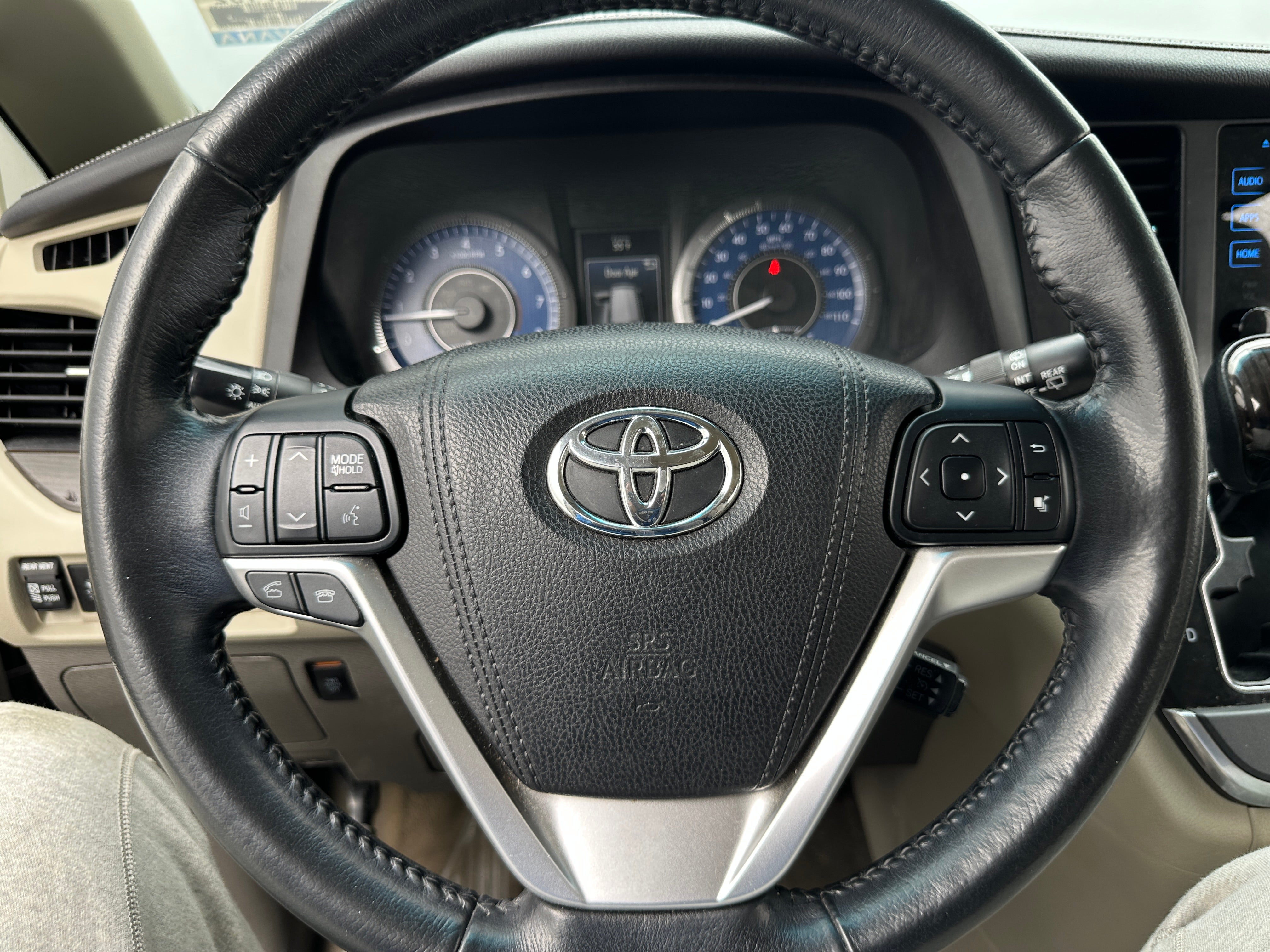 2015 Toyota Sienna XLE 4