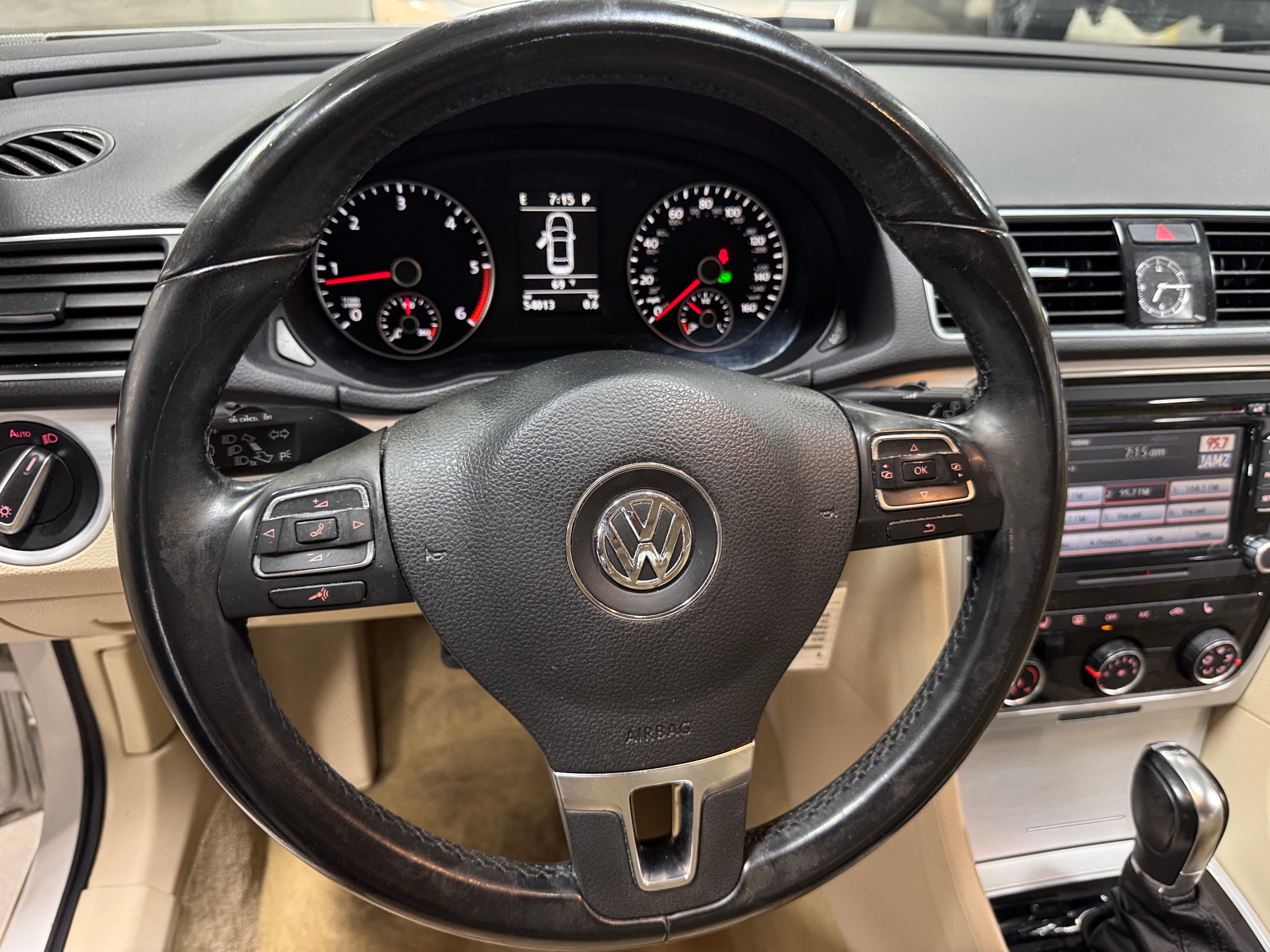 2013 Volkswagen Passat SE 5