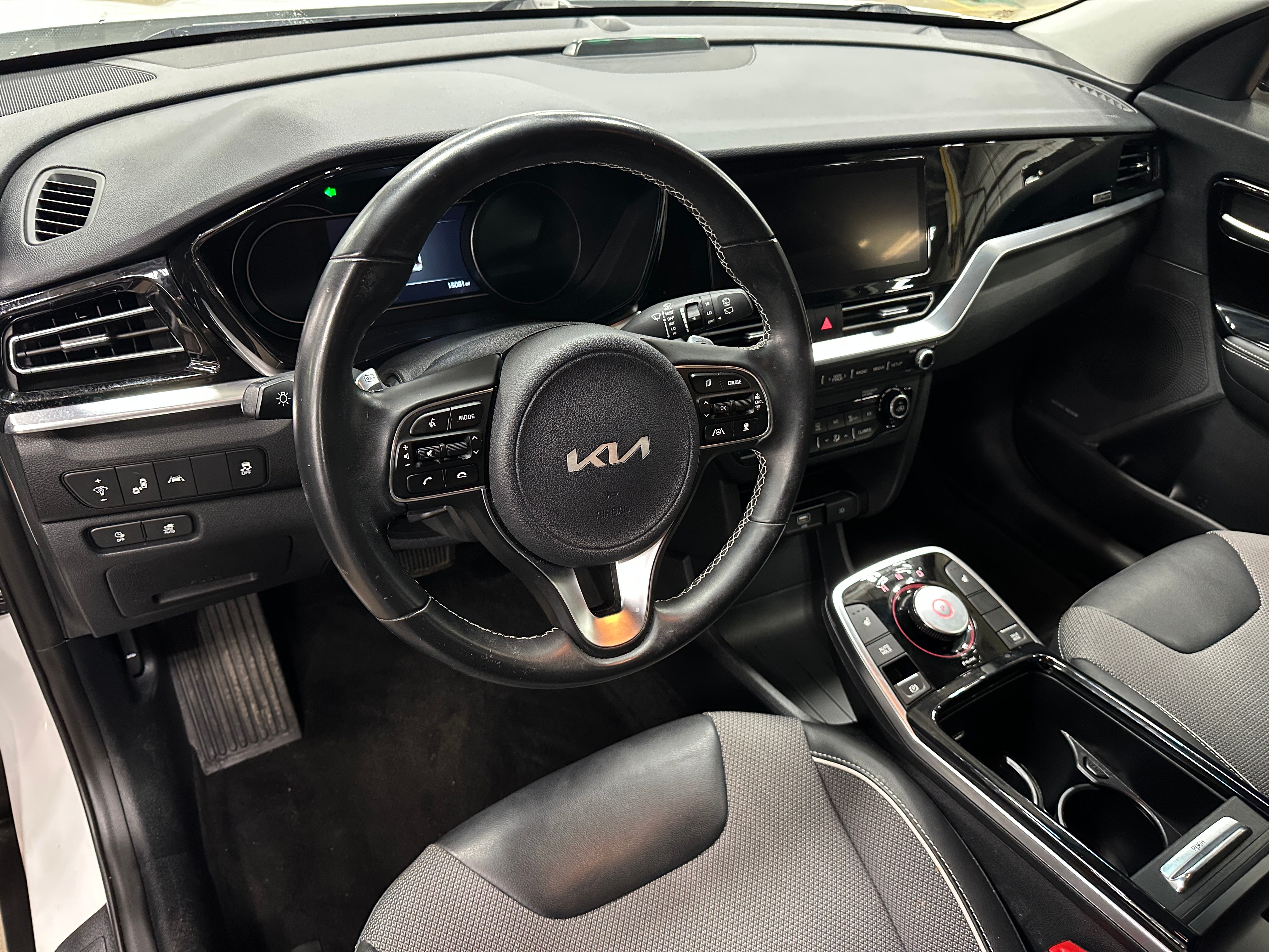 2022 Kia Niro EX 3