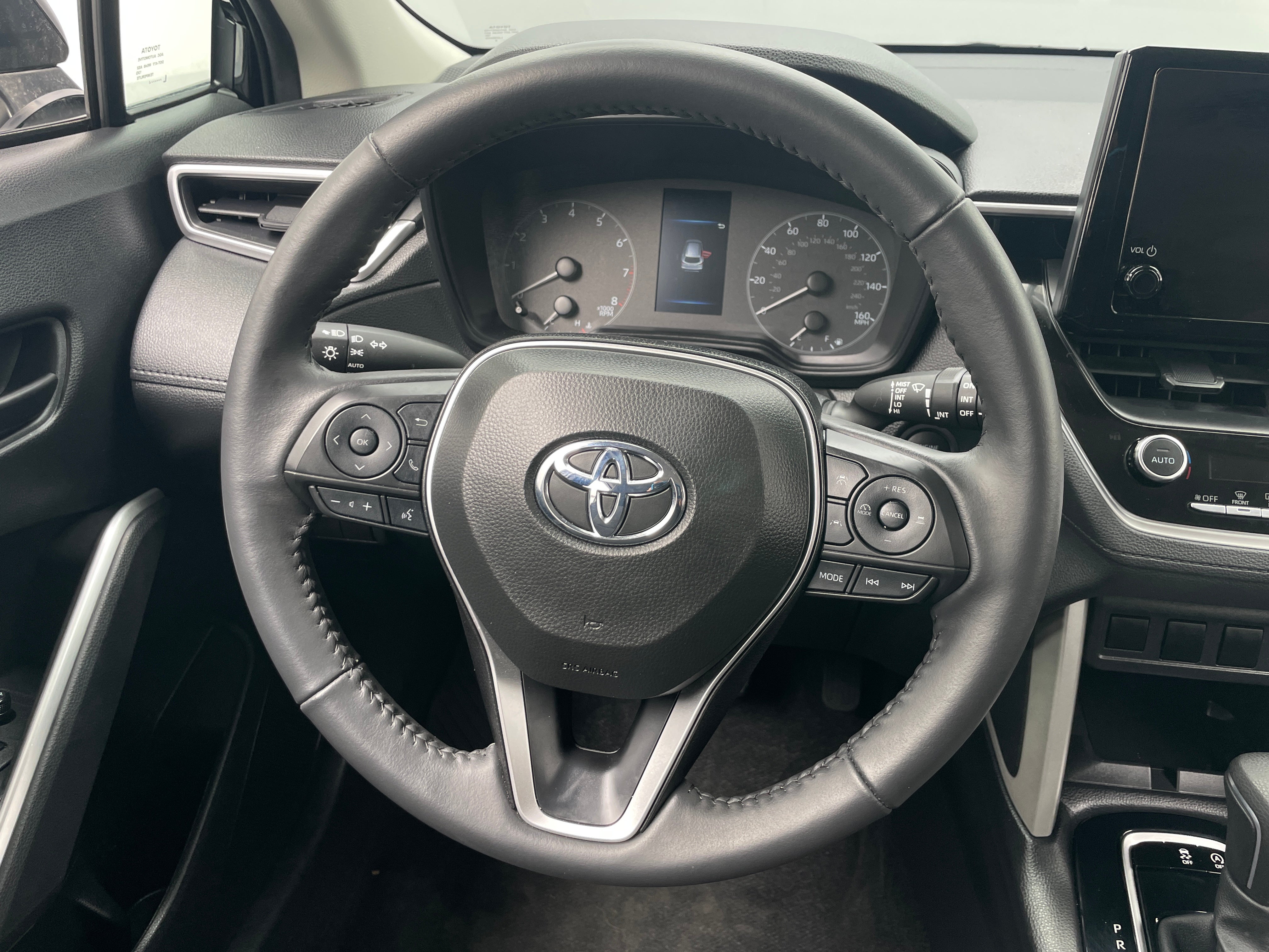 2024 Toyota Corolla Cross LE 5