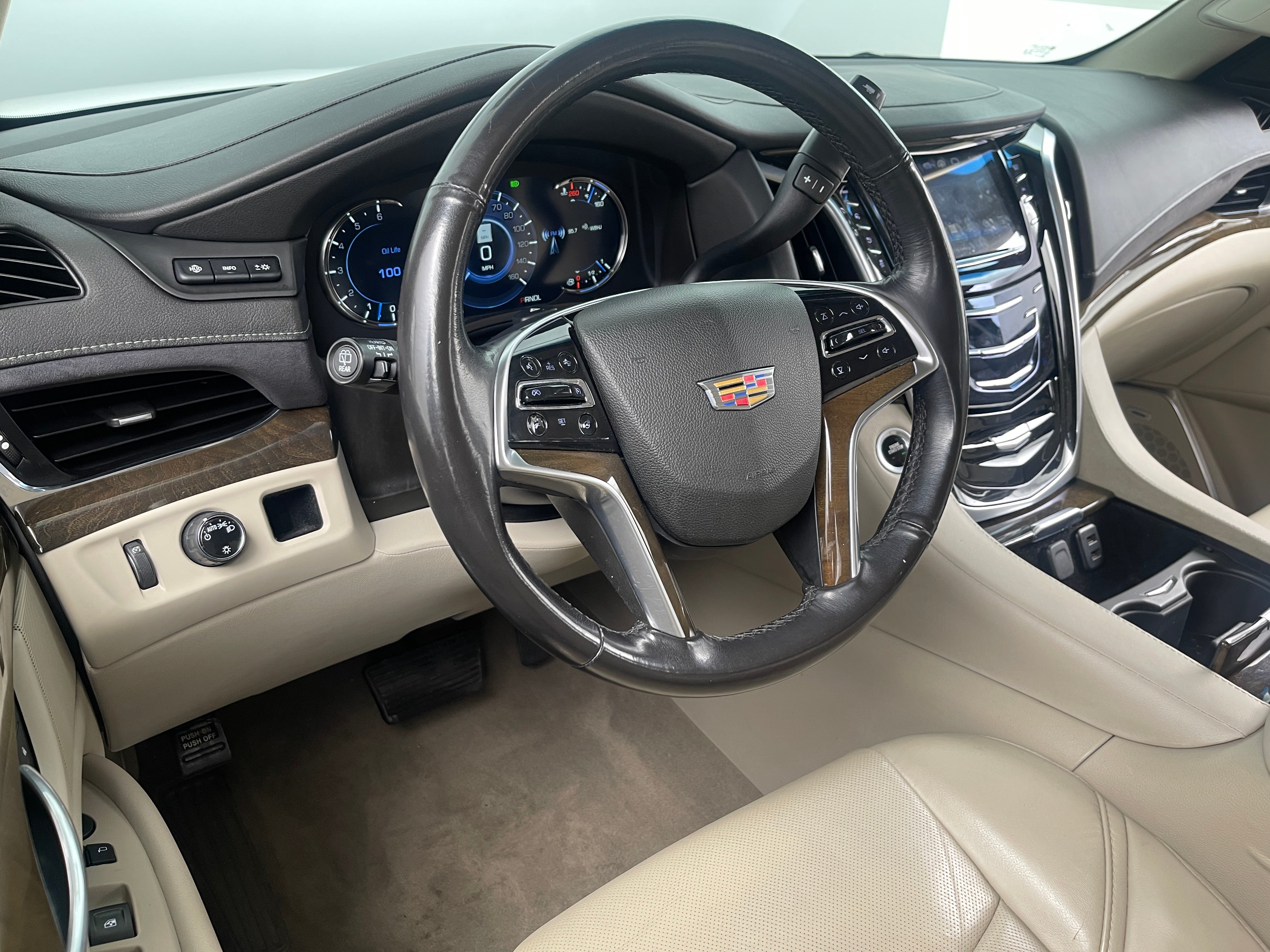 2019 Cadillac Escalade Luxury 2