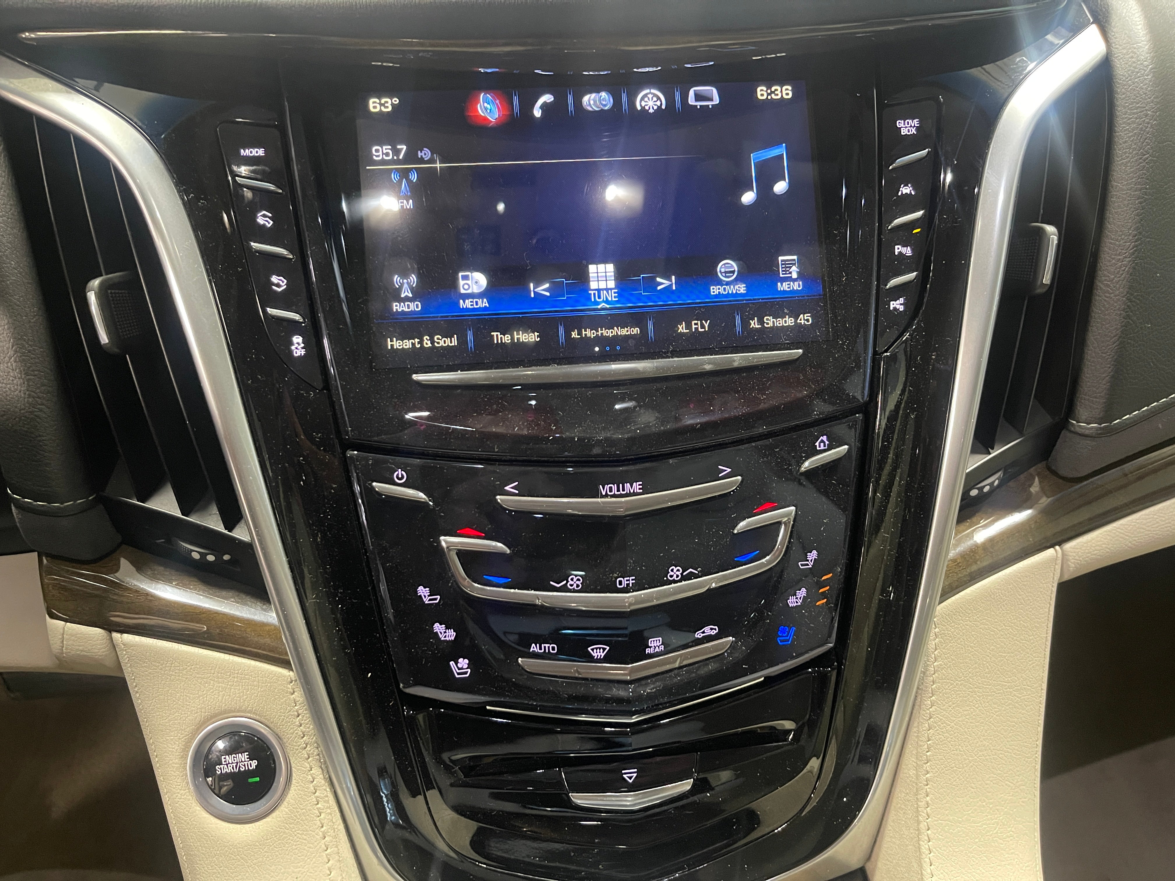 2019 Cadillac Escalade Luxury 3