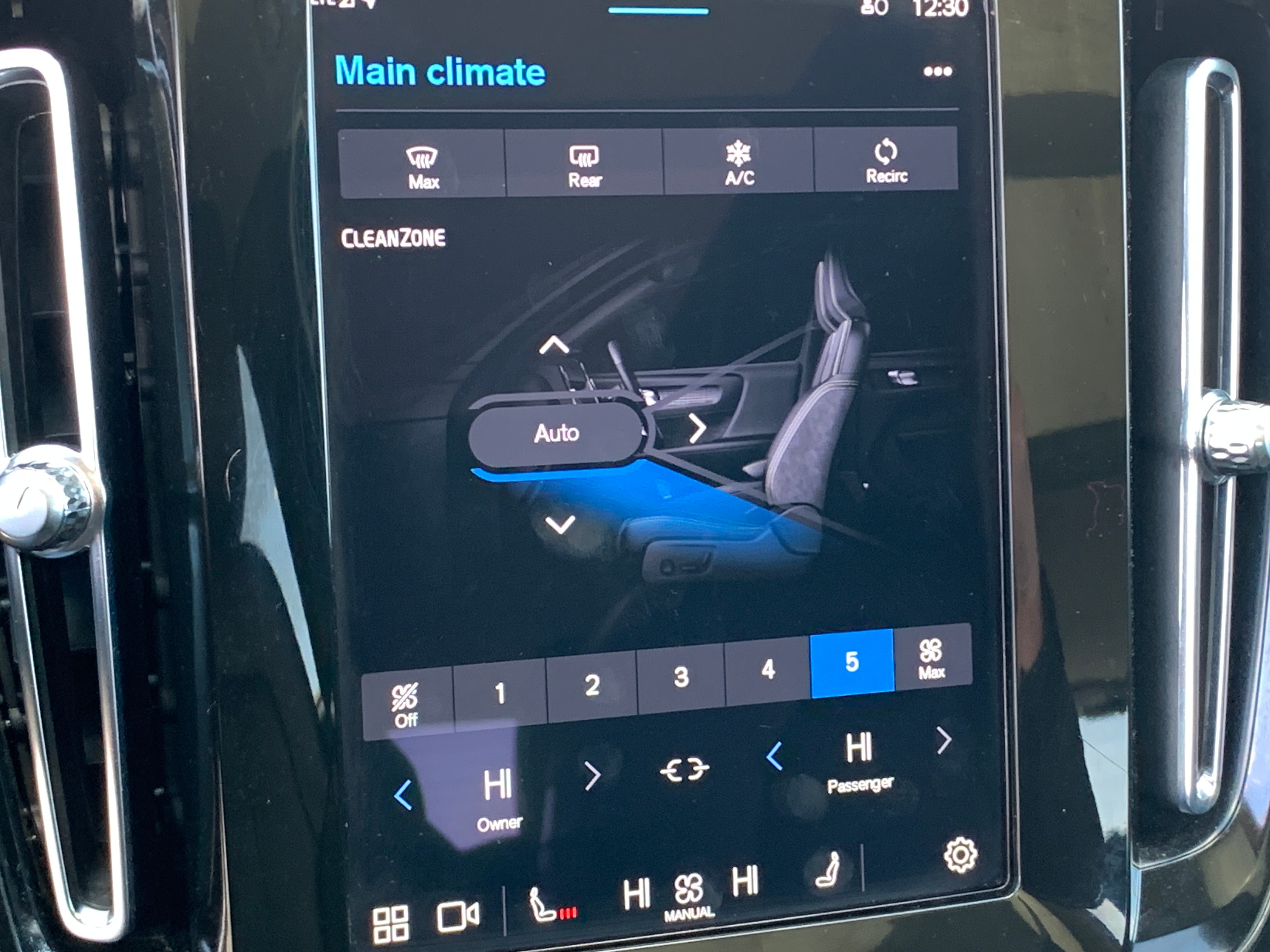 2024 Volvo XC40 B5 Core 4