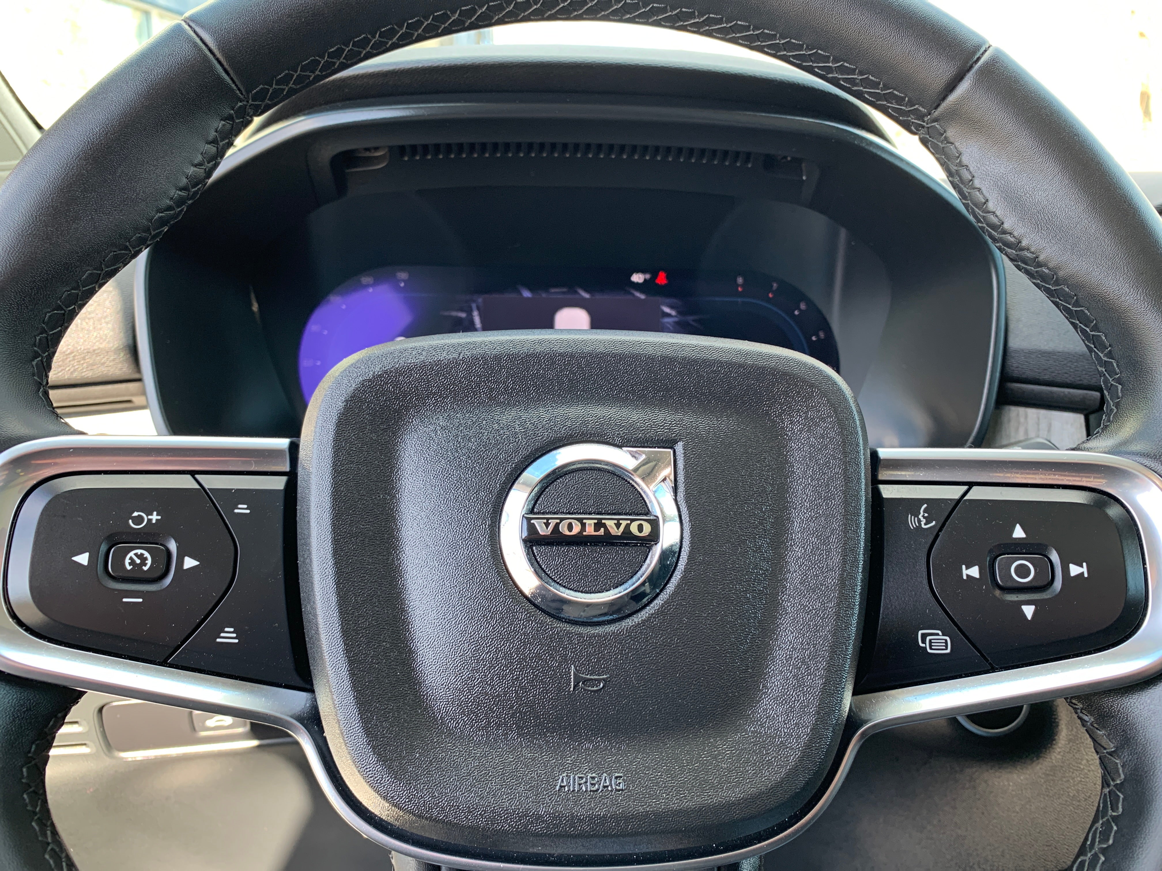 2024 Volvo XC40 B5 Core 5